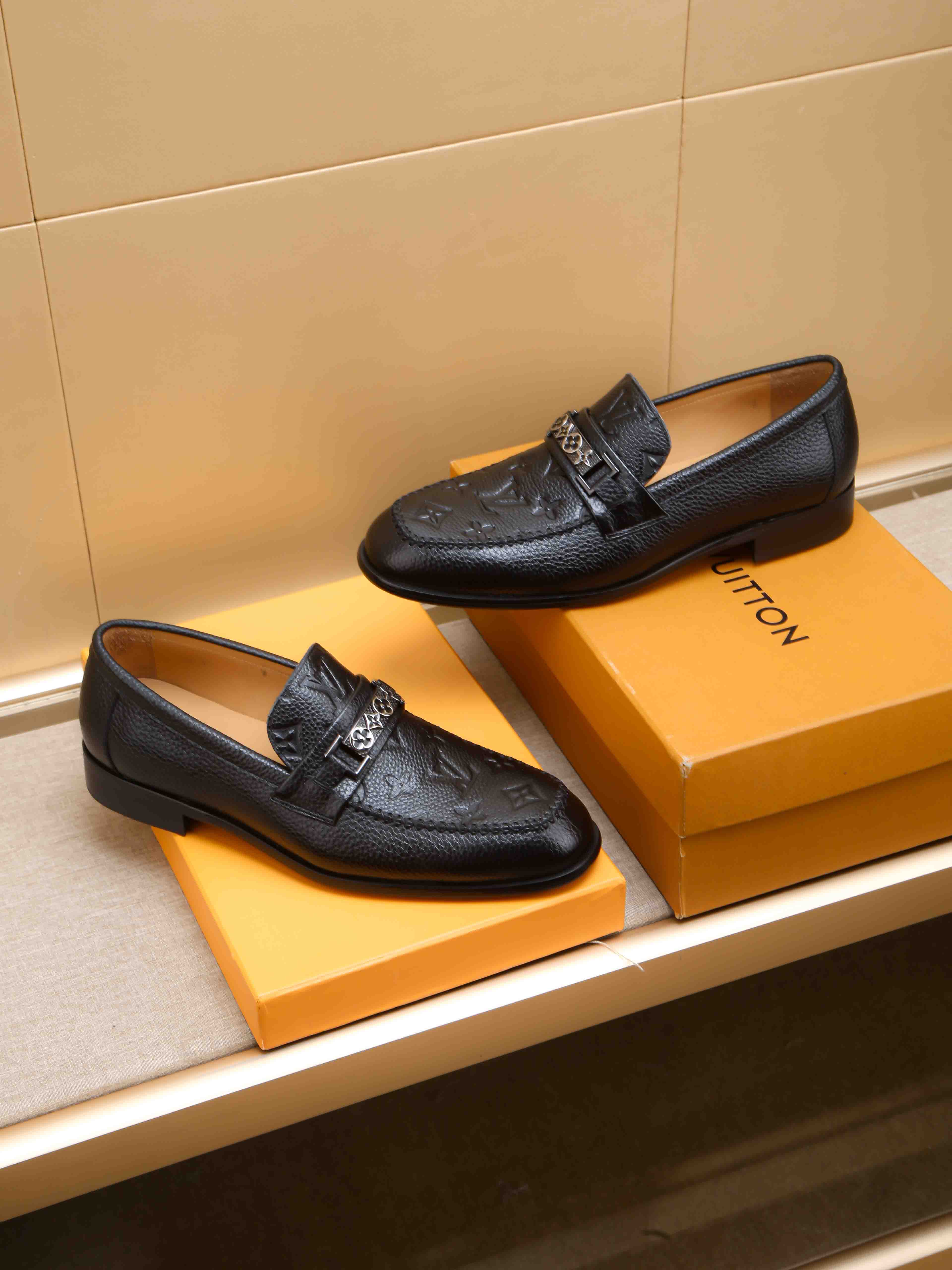 LV shoe
