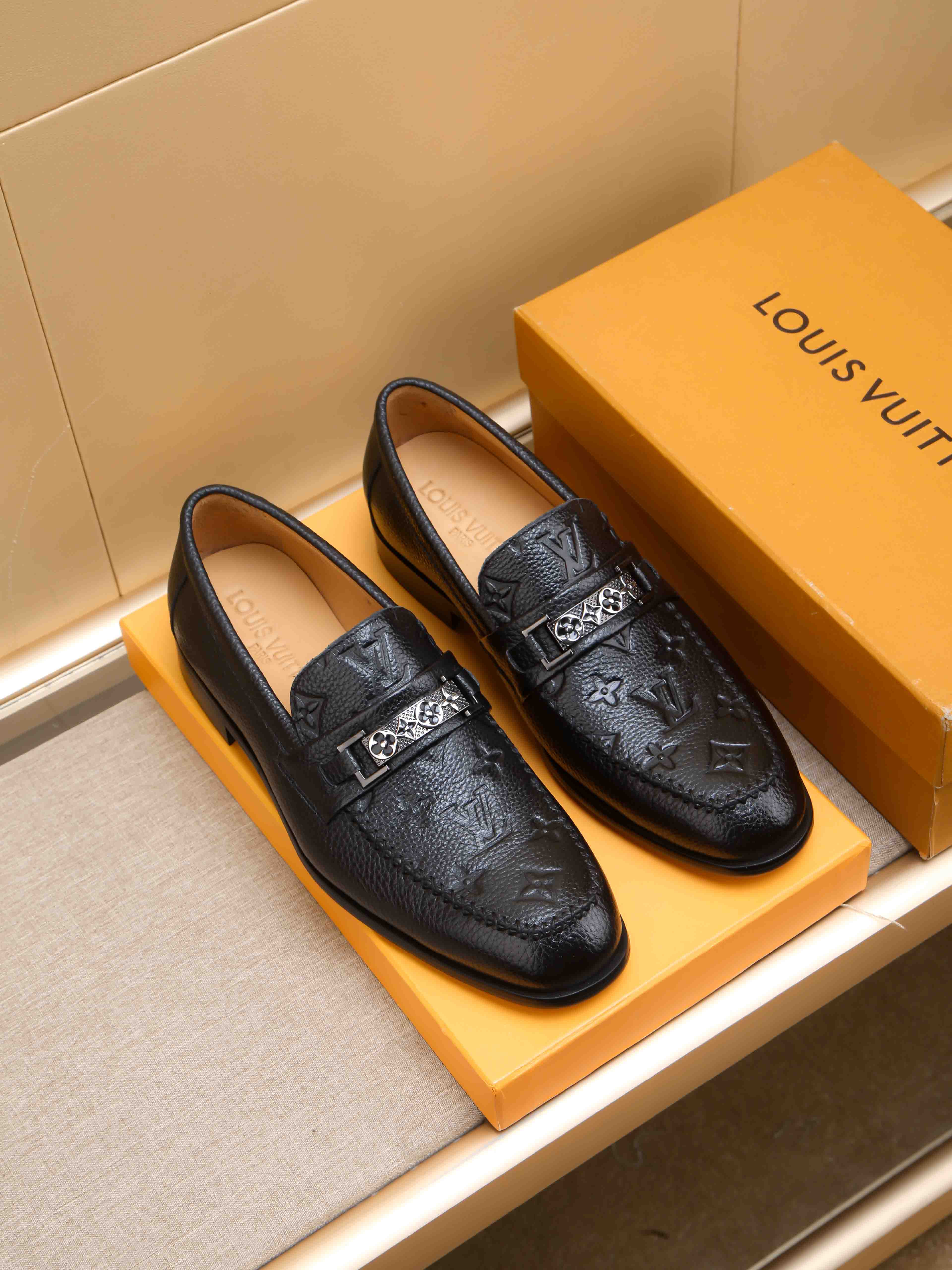 LV shoe