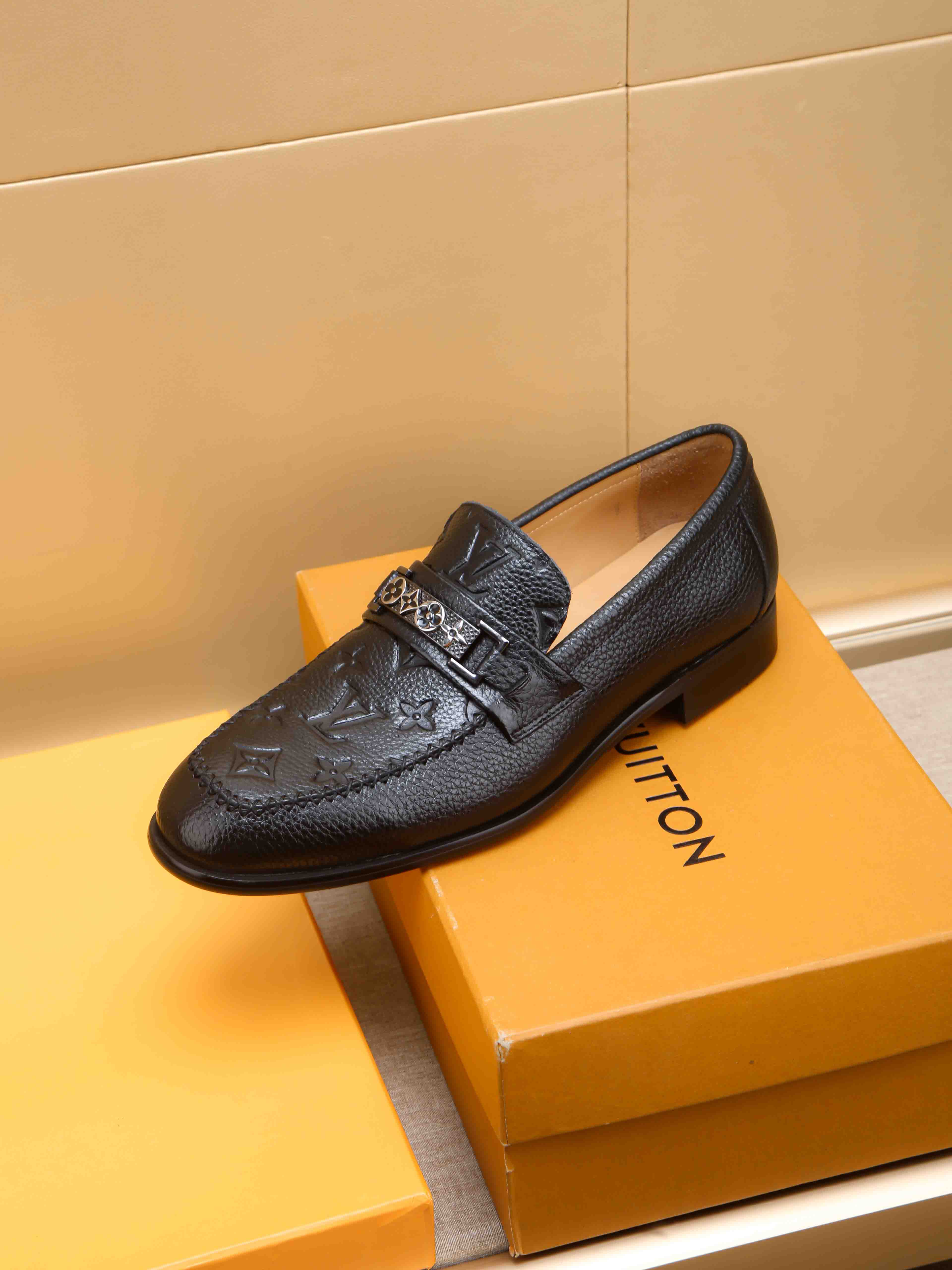 LV shoe