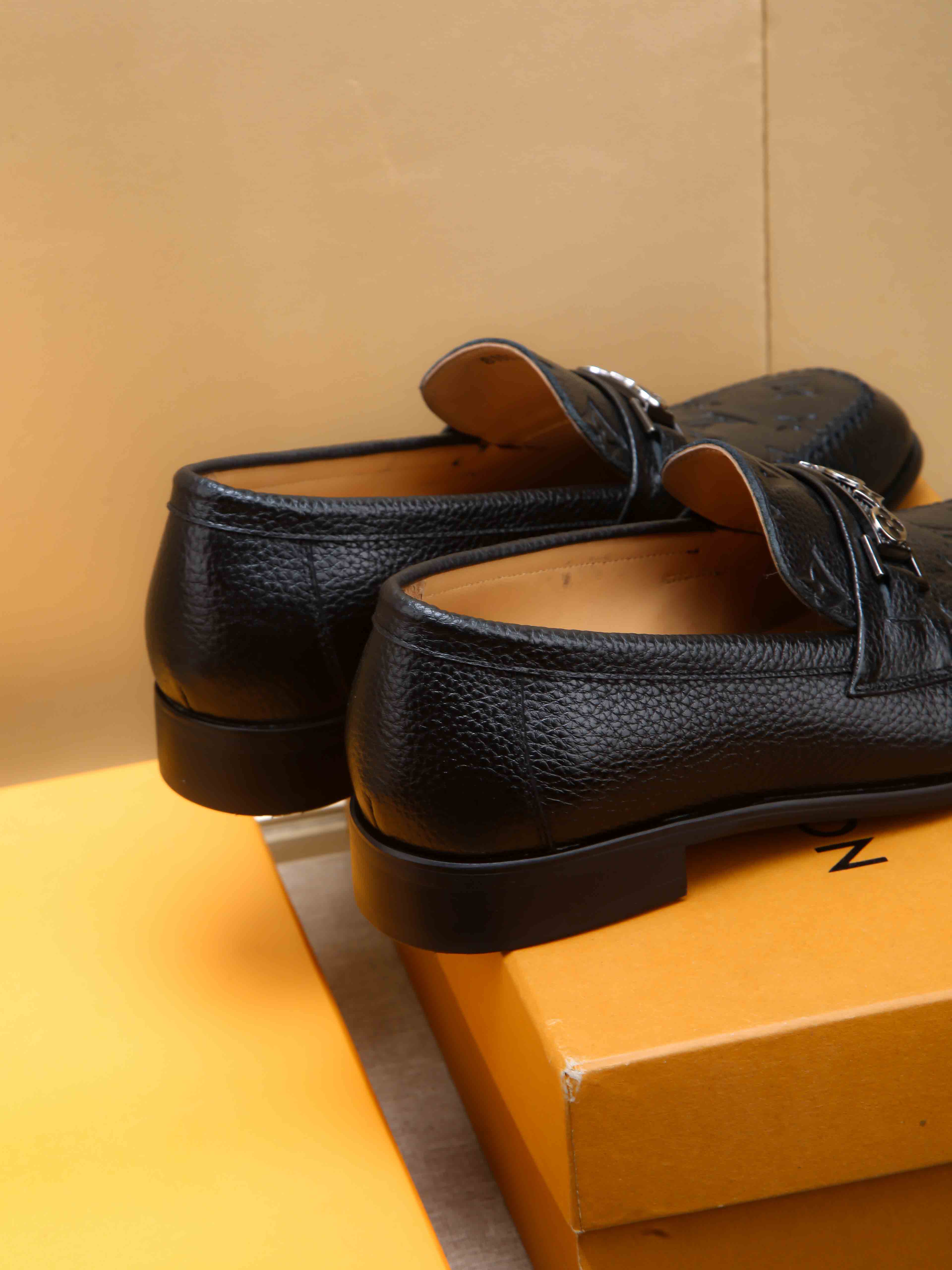 LV shoe