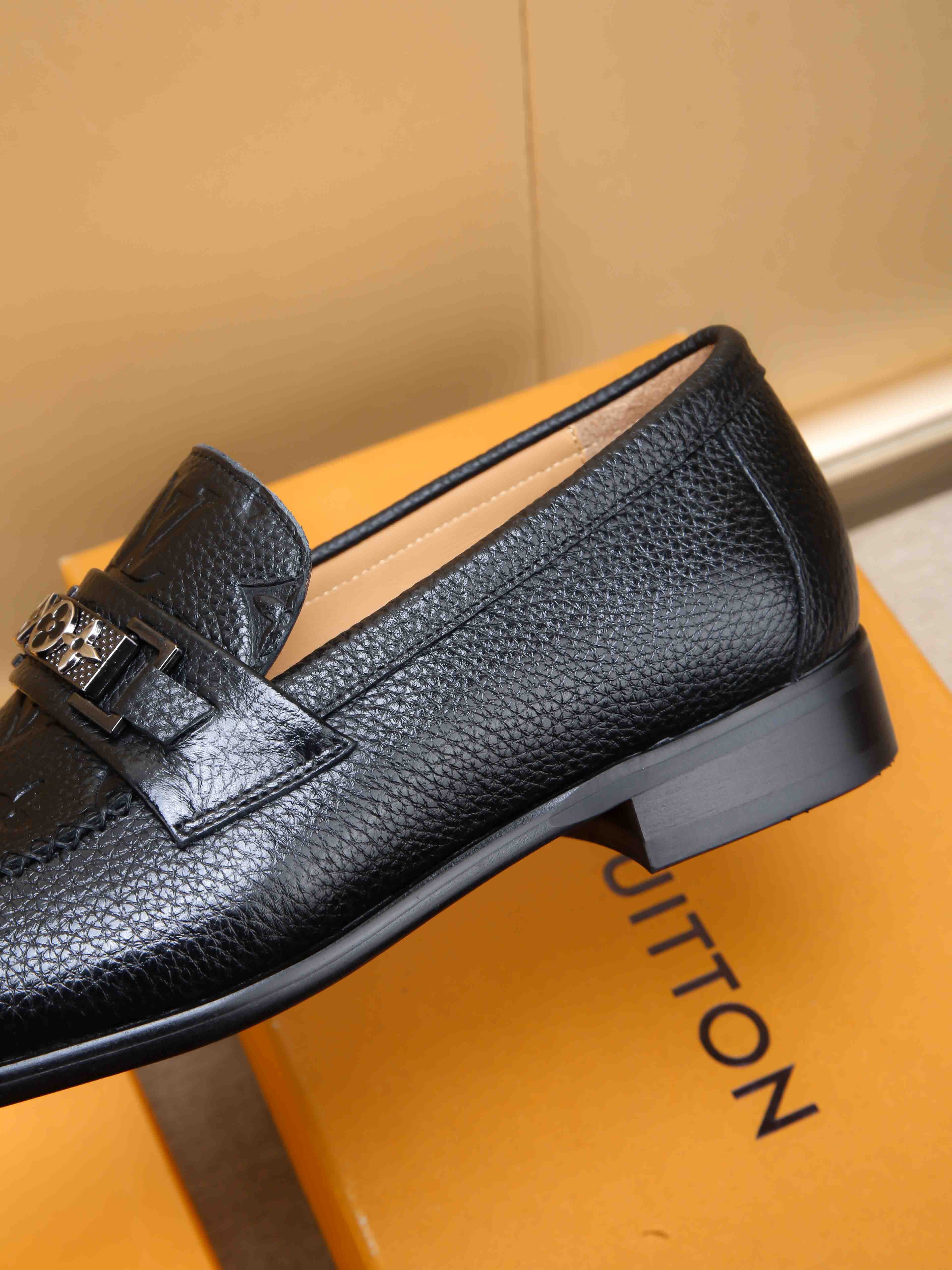 LV shoe