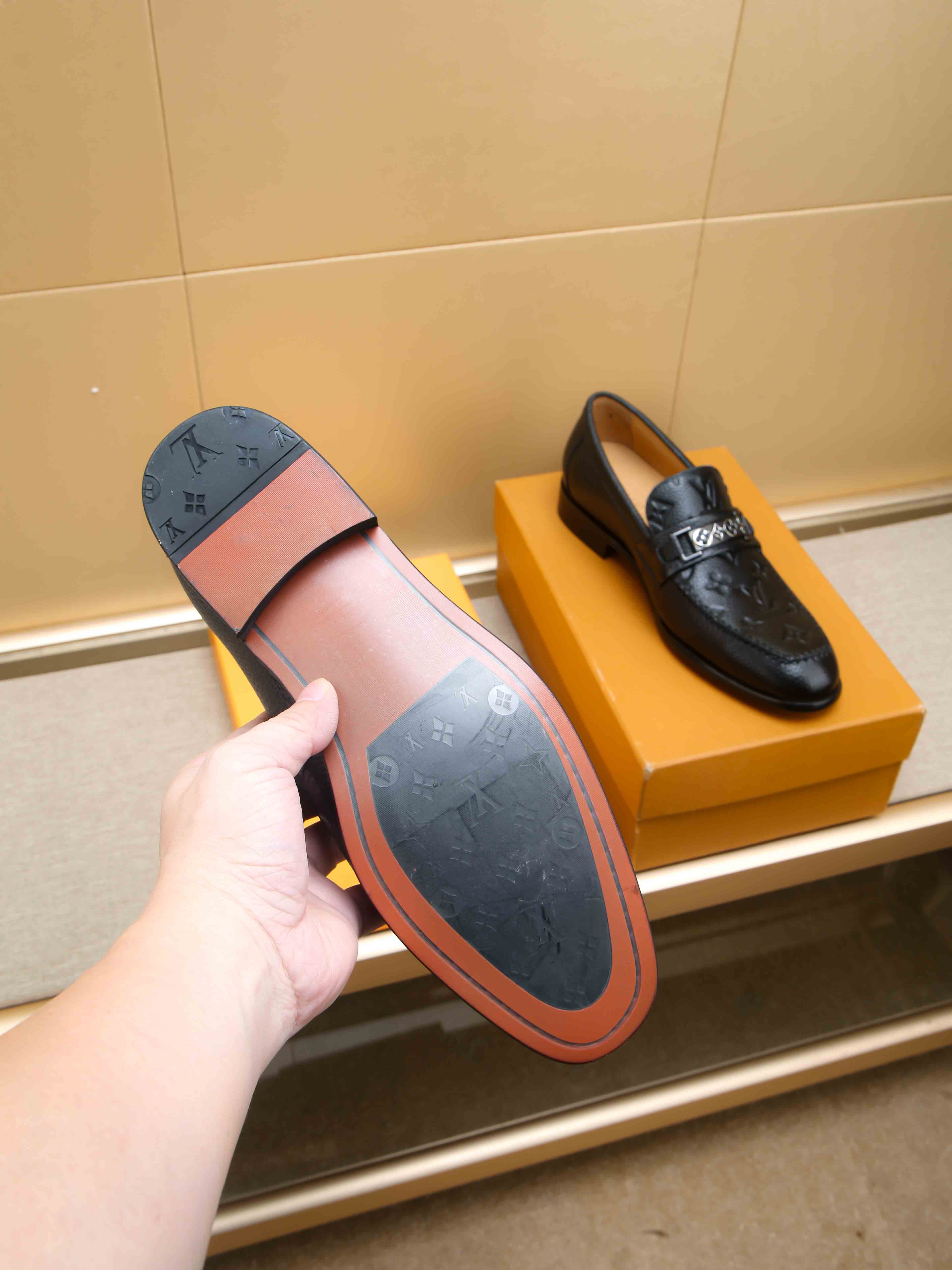 LV shoe