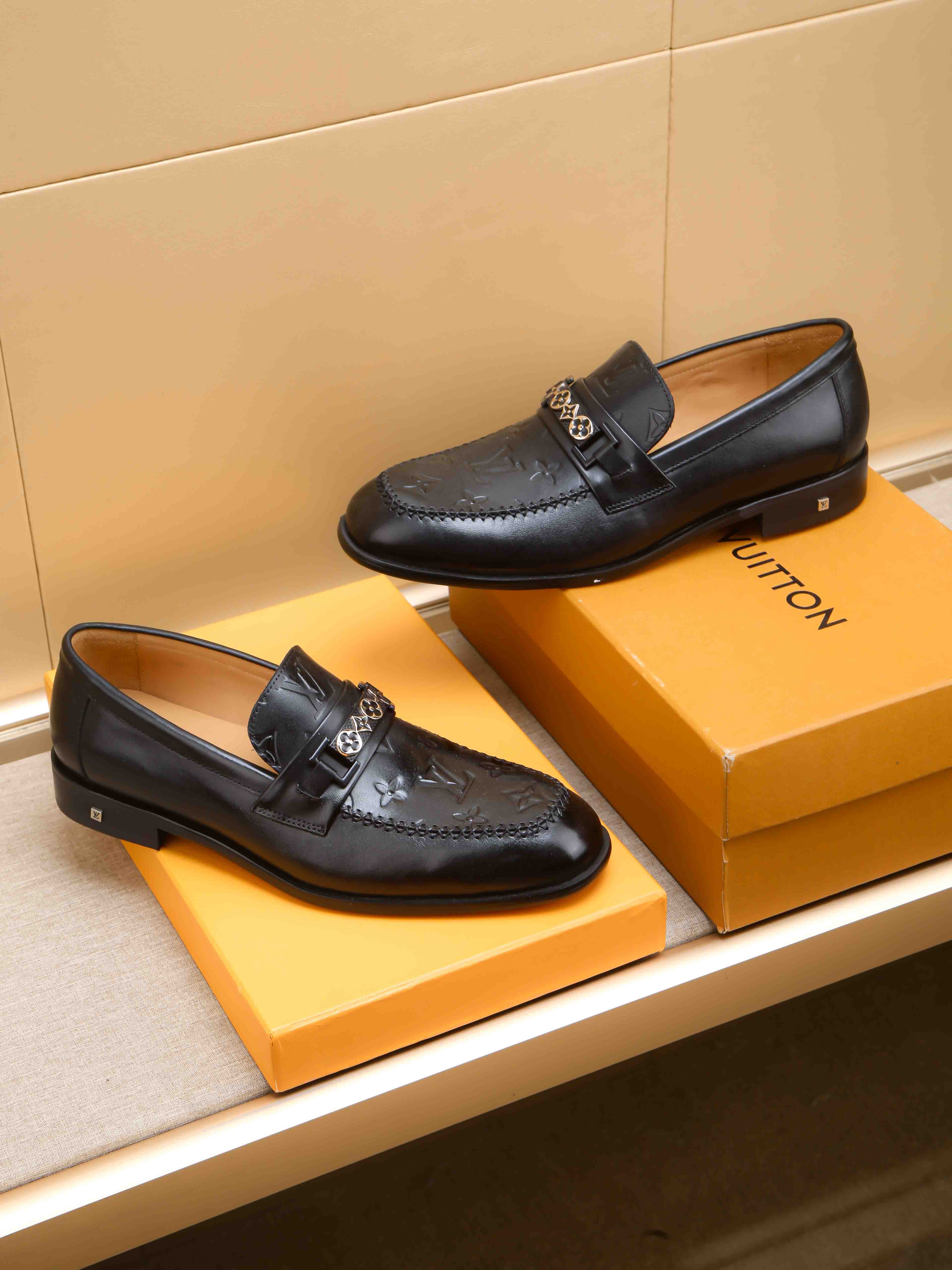 LV shoe