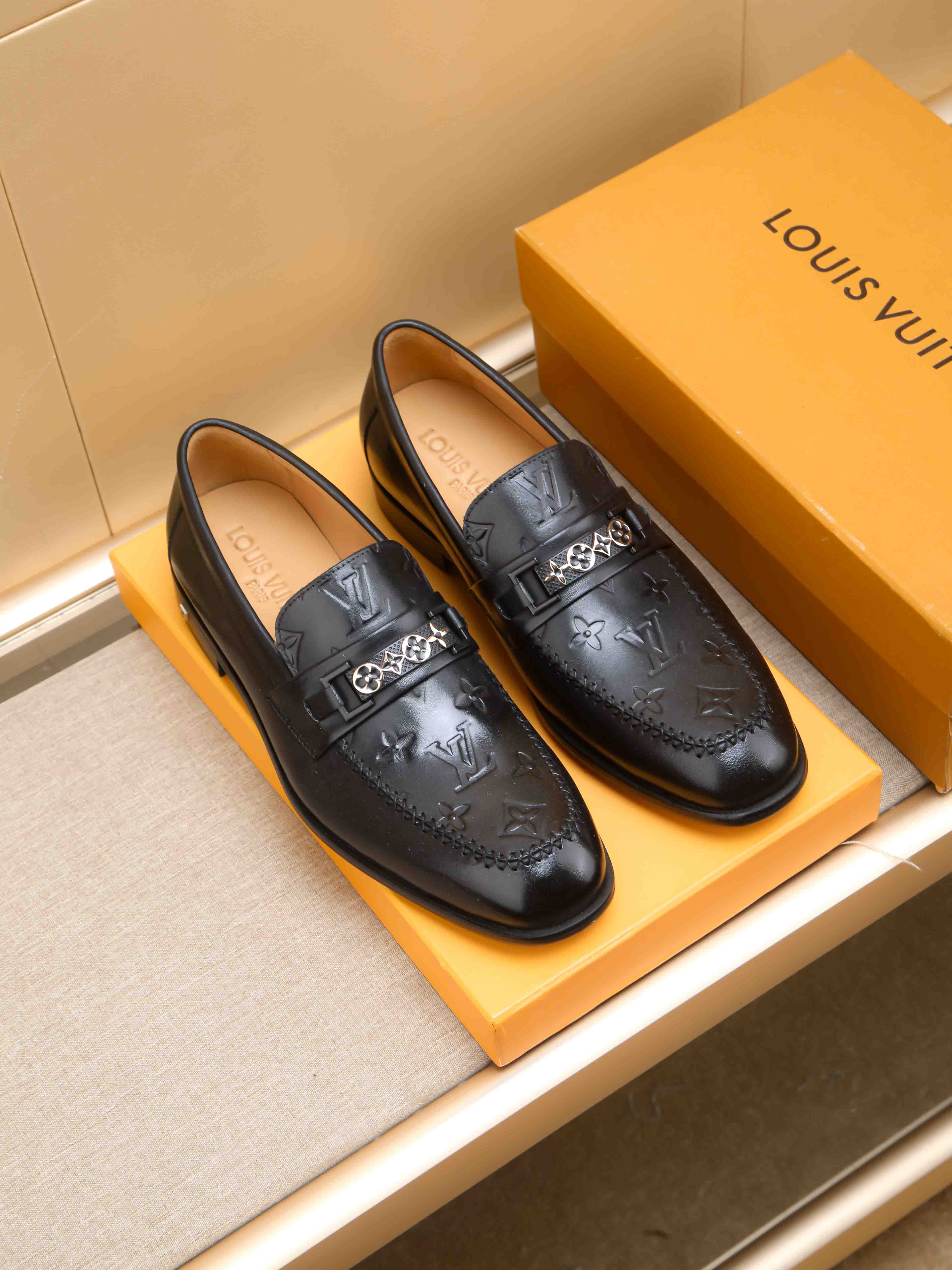 LV shoe