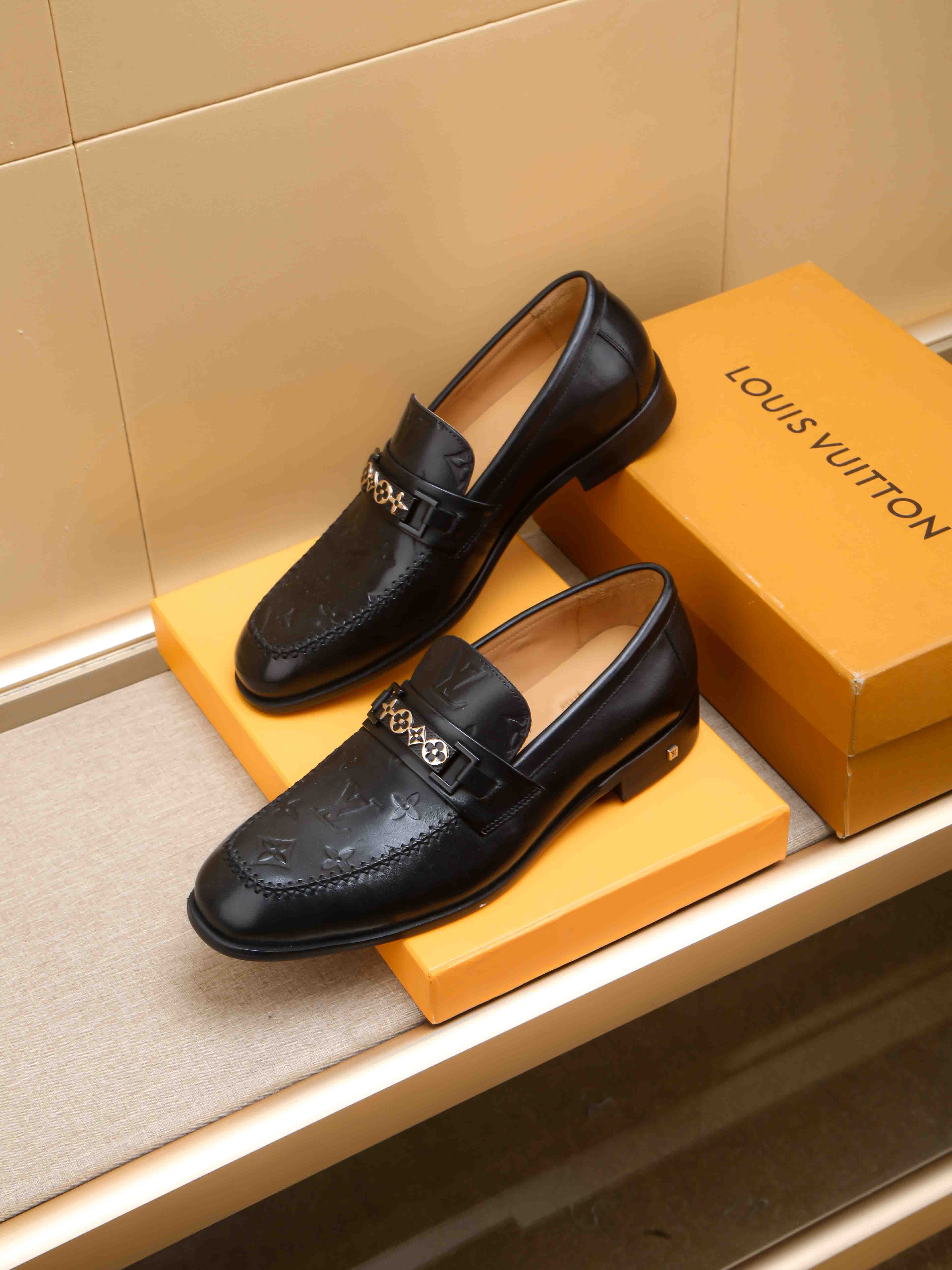 LV shoe