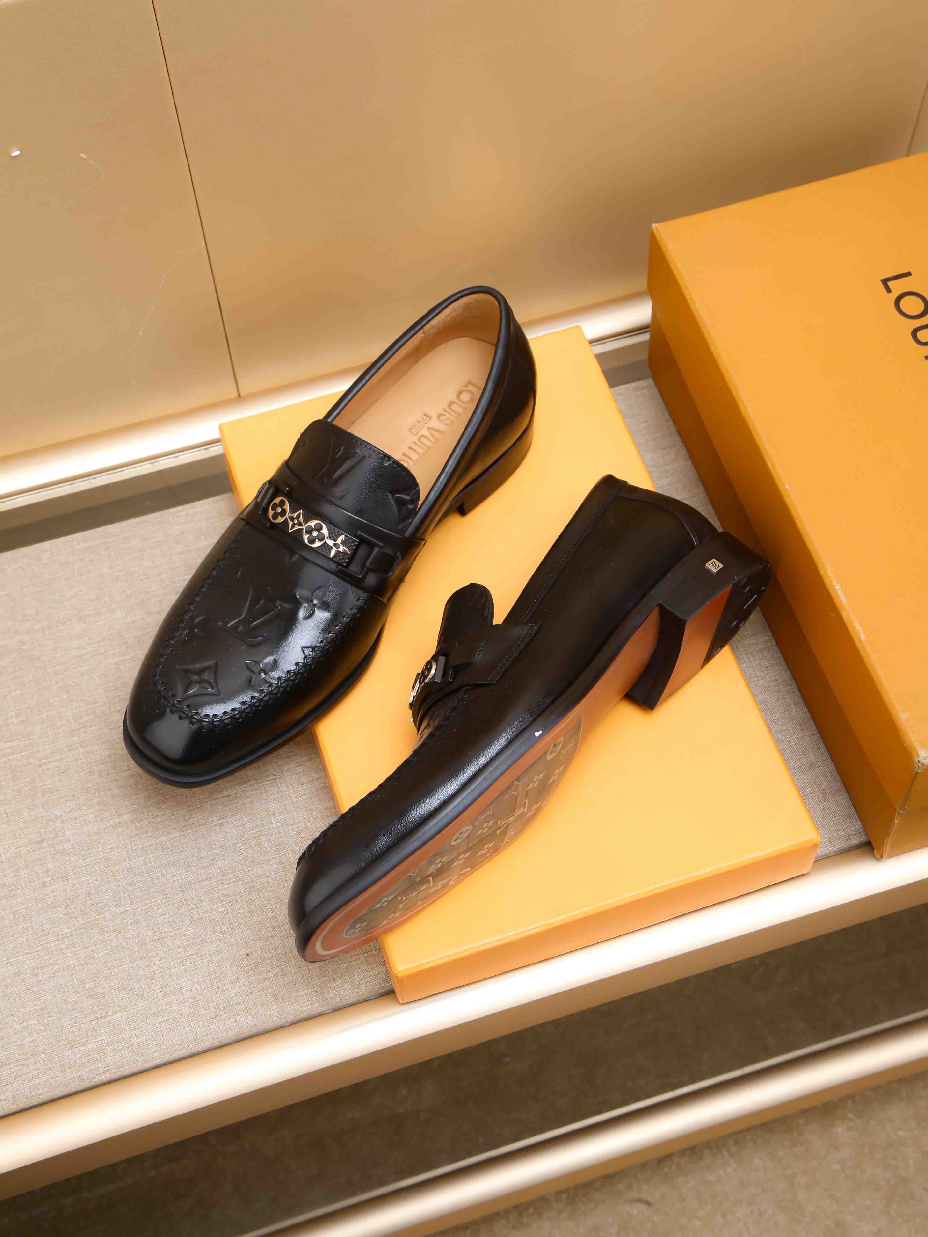 LV shoe