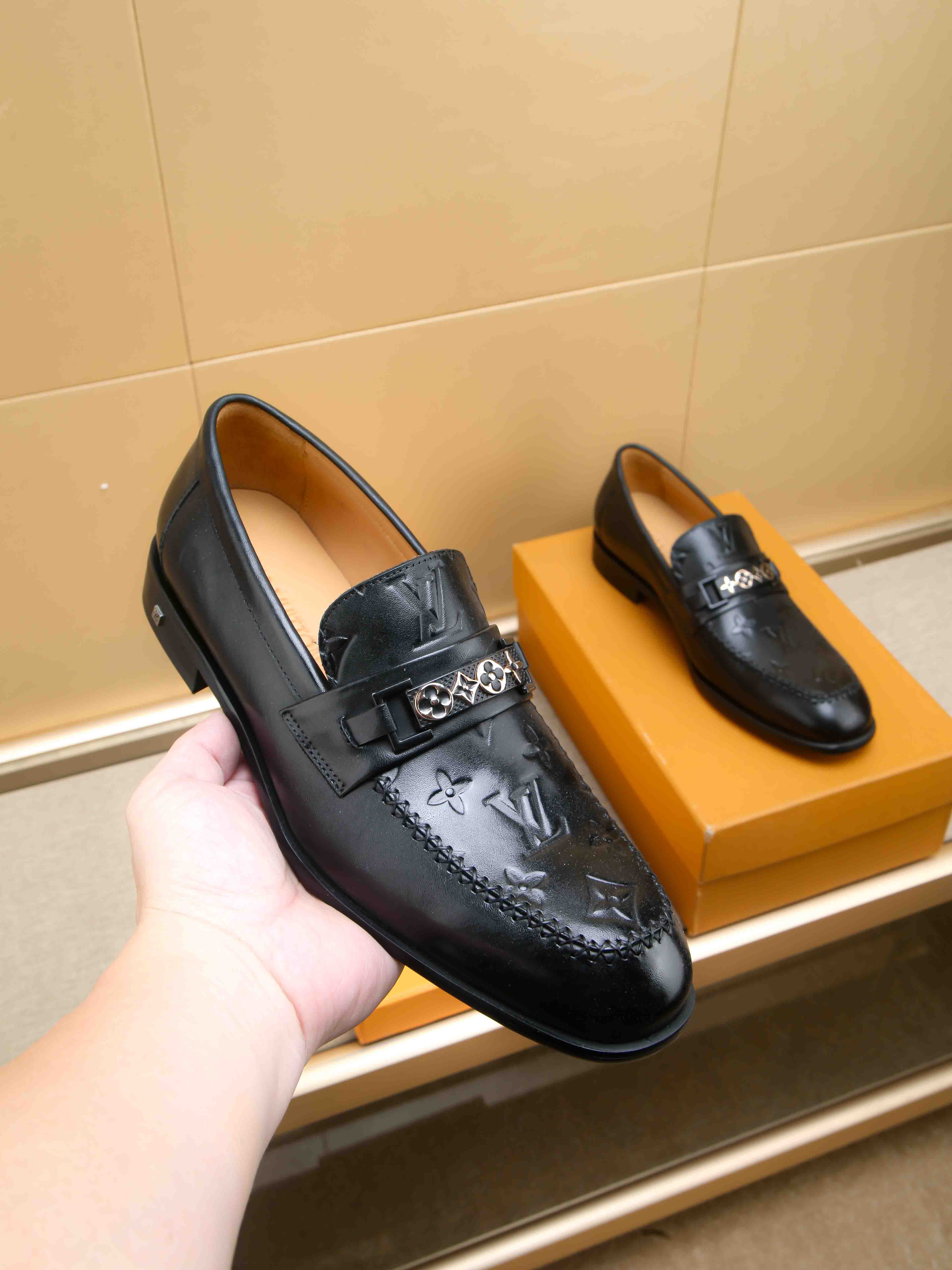 LV shoe