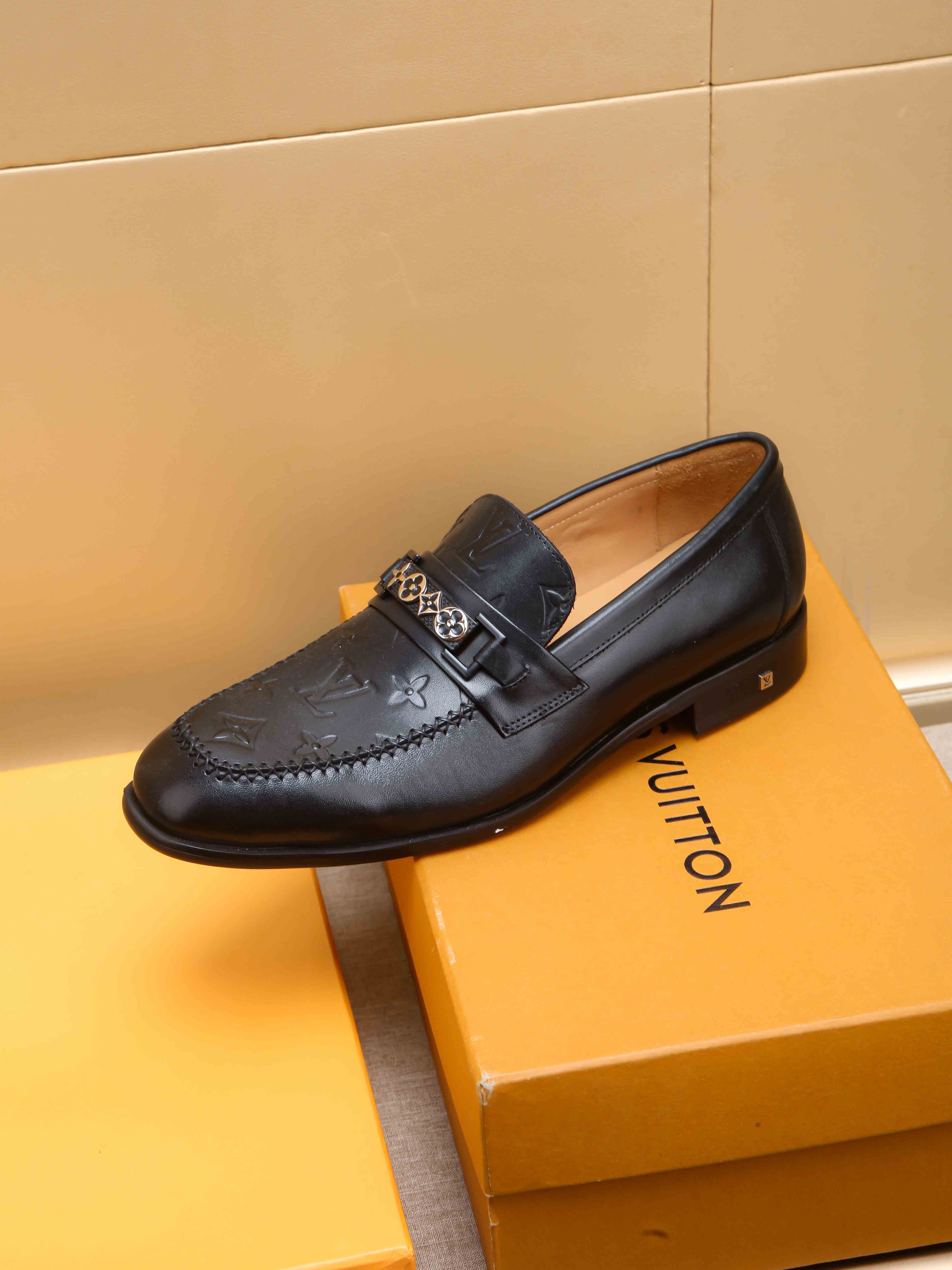 LV shoe