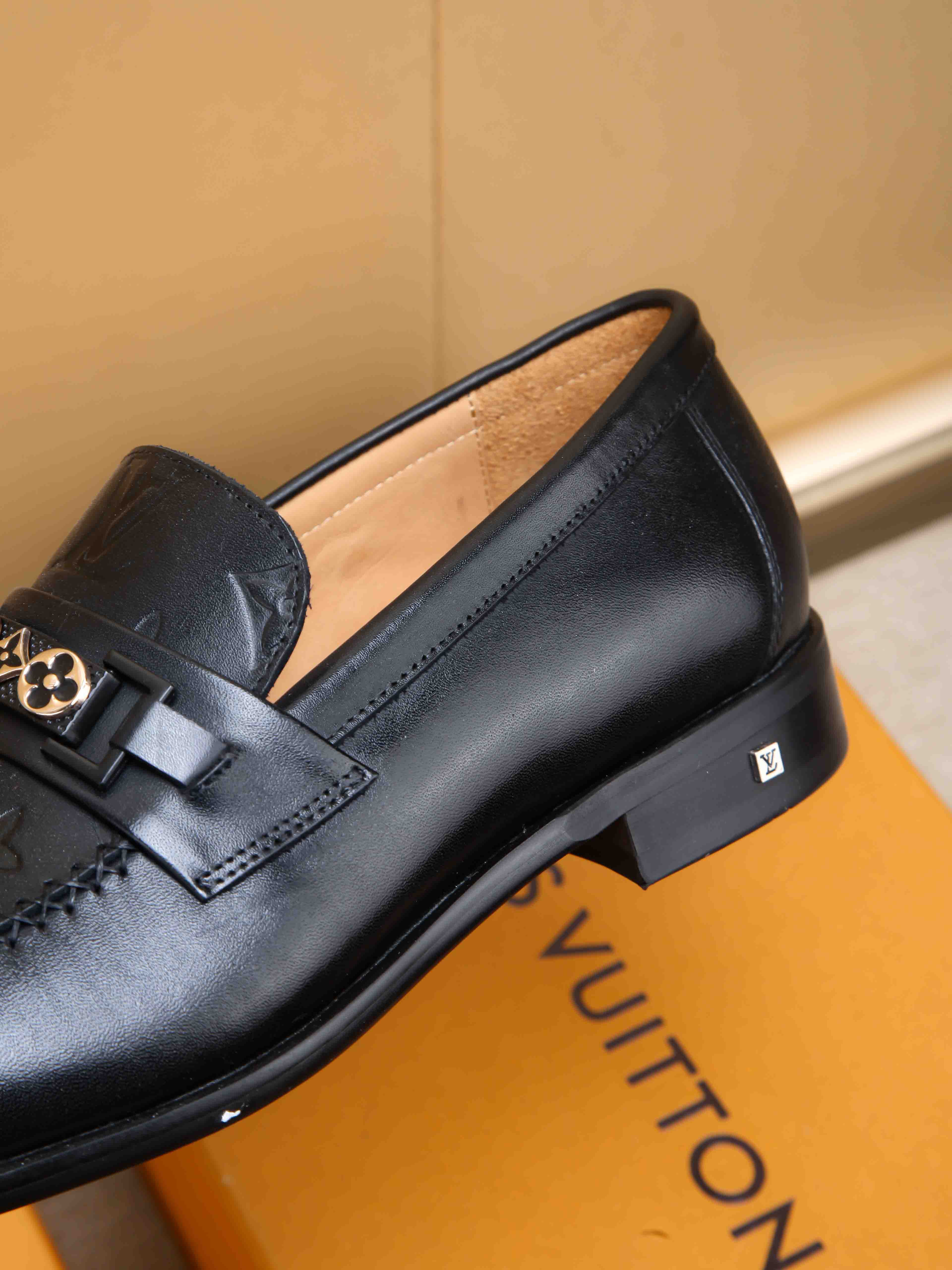 LV shoe