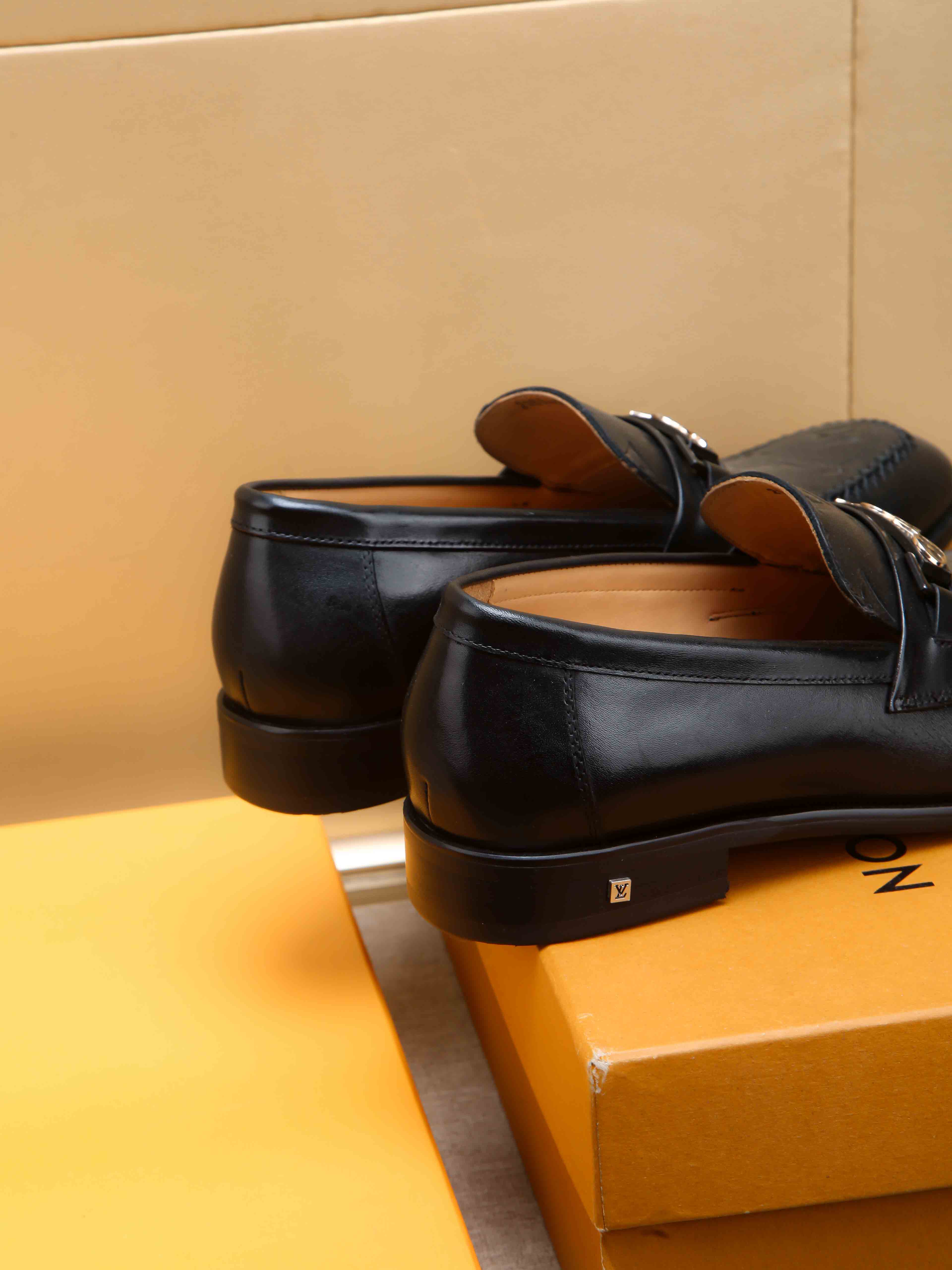 LV shoe