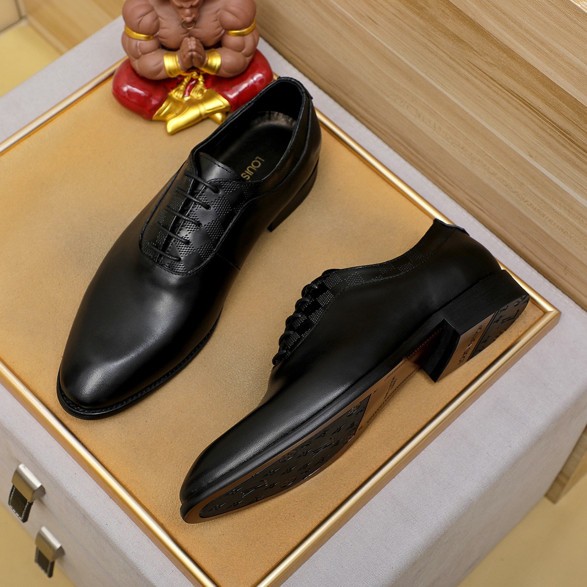 LV shoe