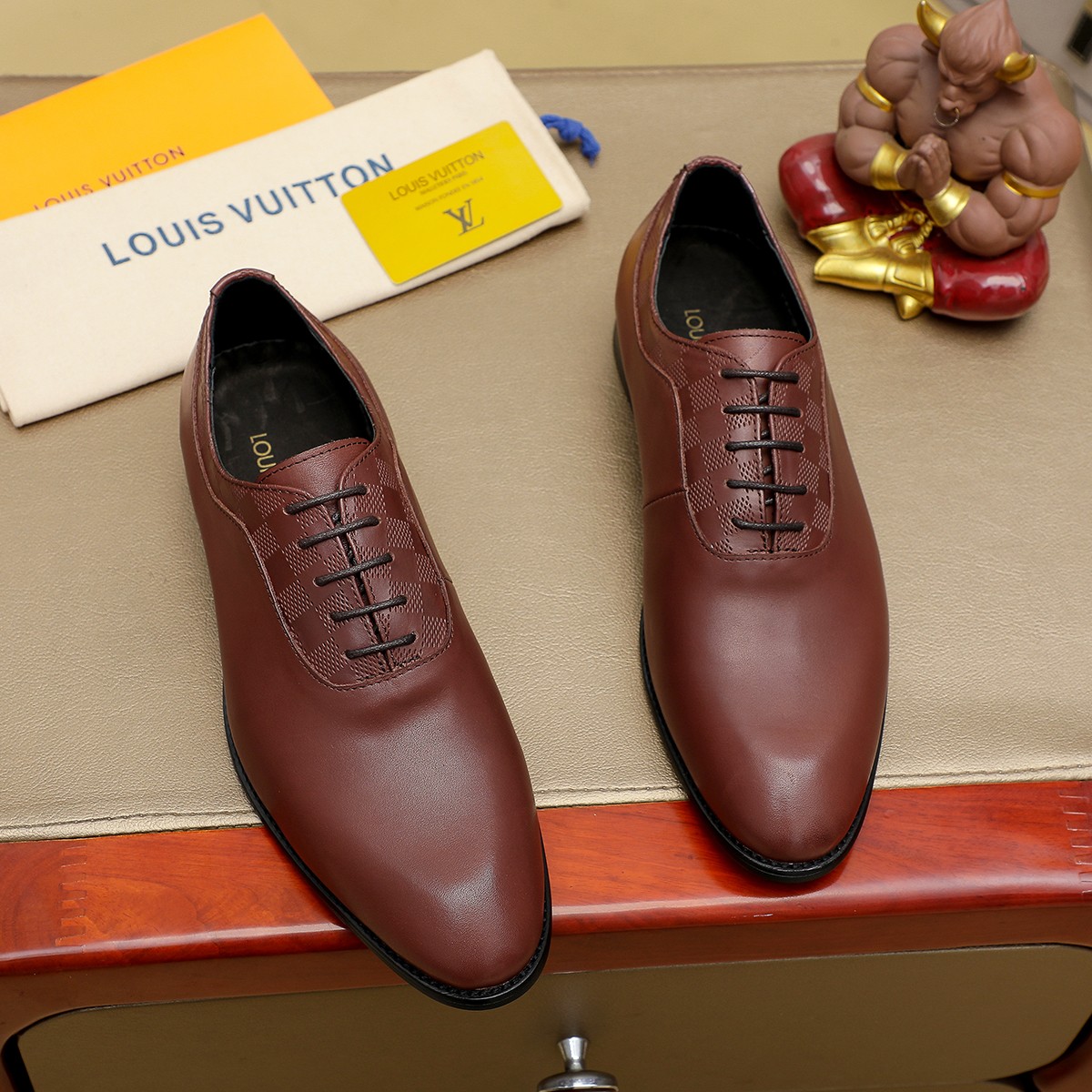 LV shoe