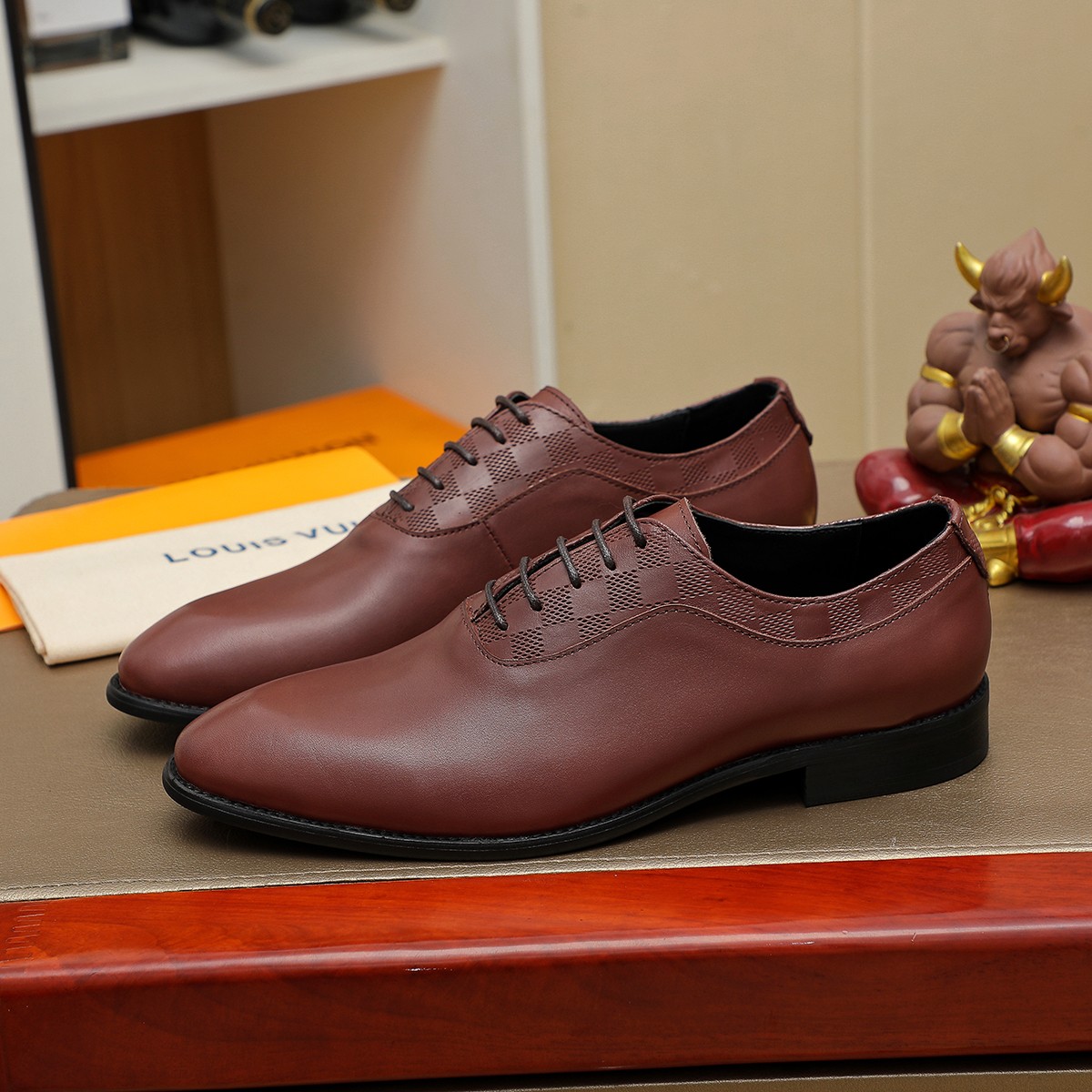 LV shoe