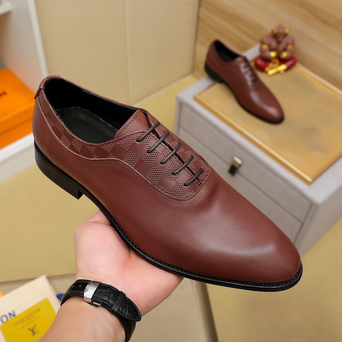 LV shoe