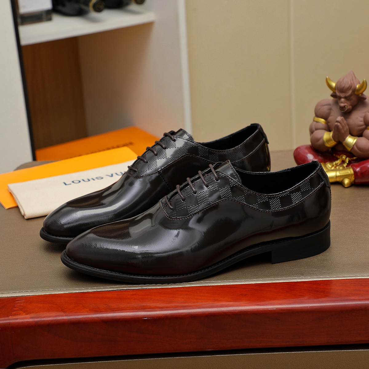 LV shoe