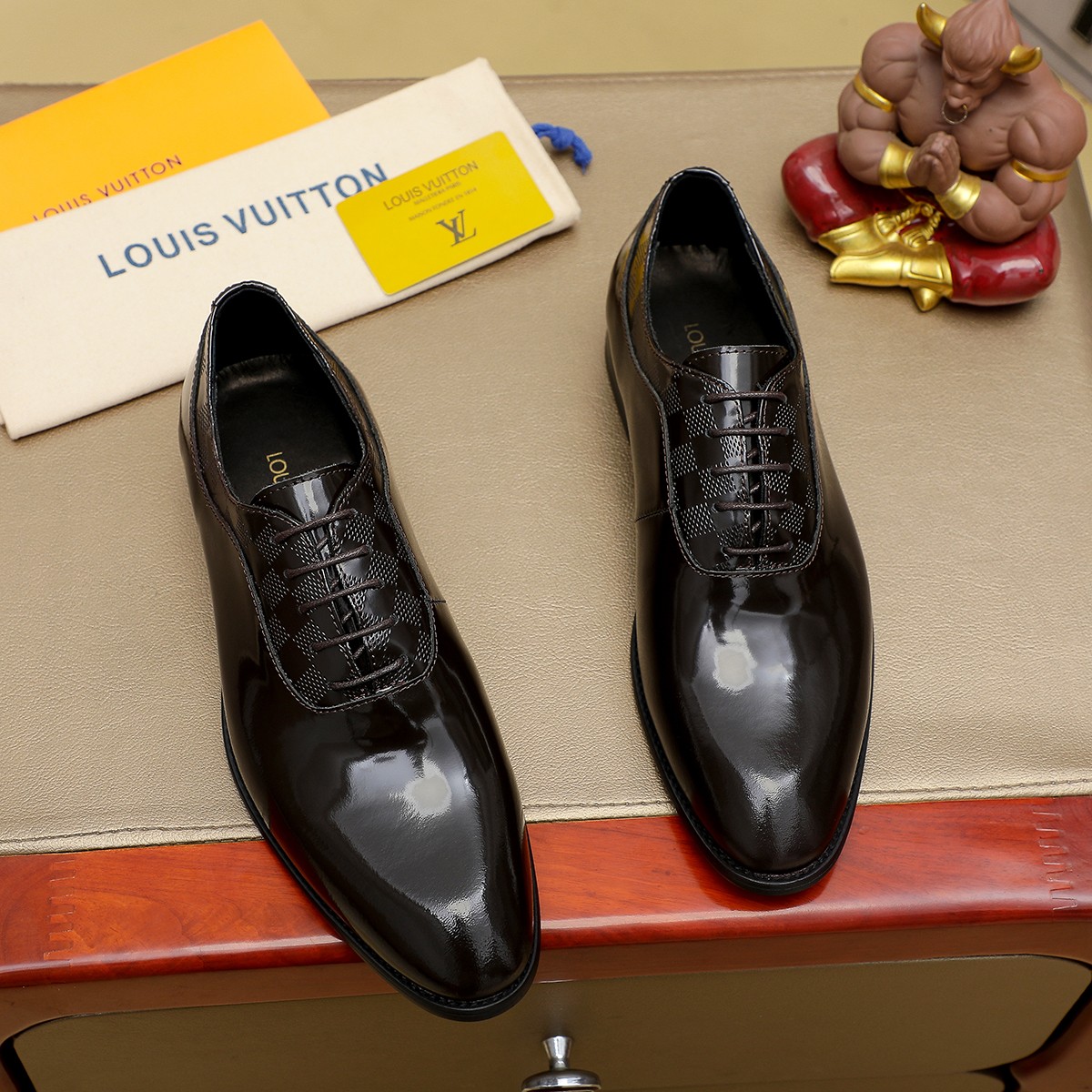 LV shoe