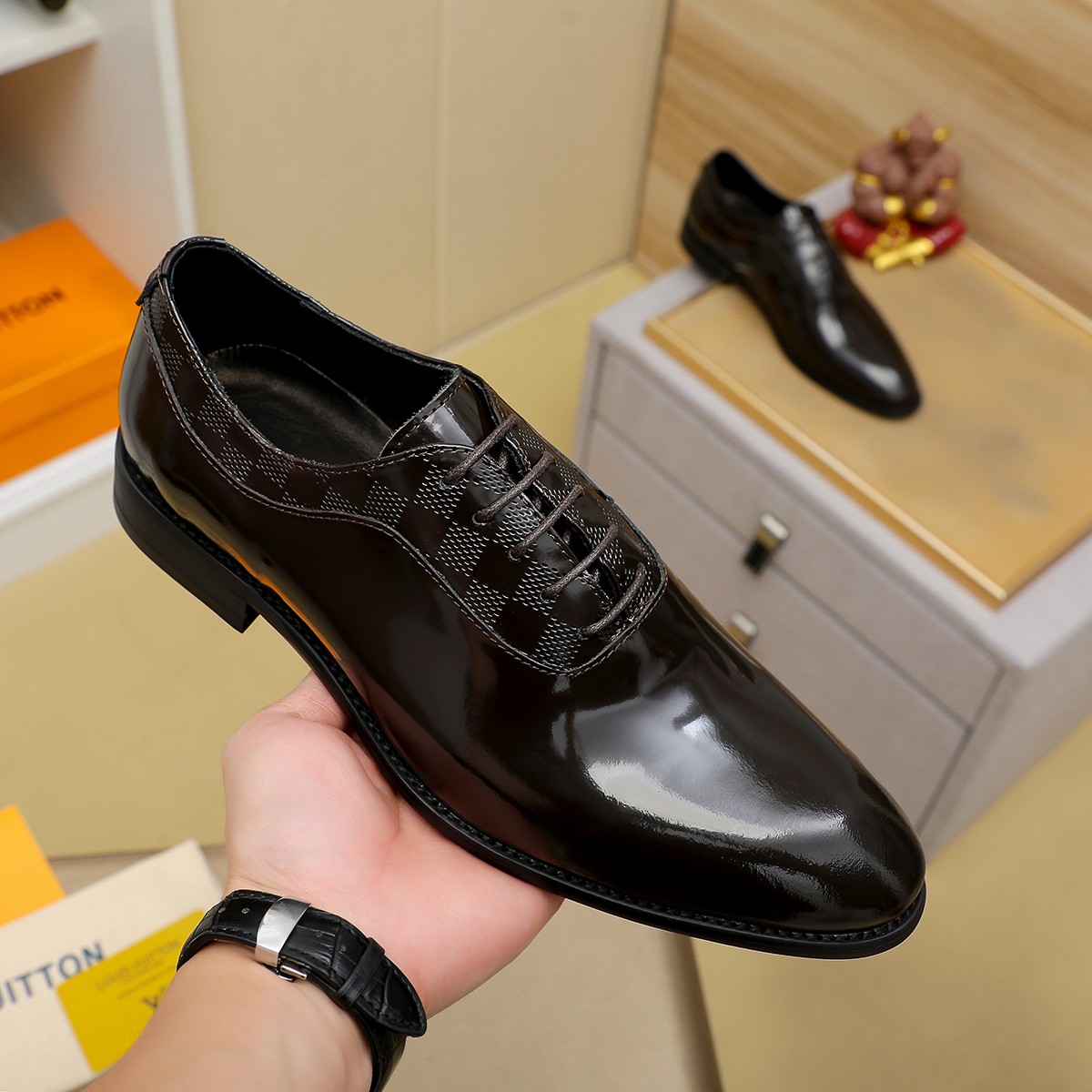 LV shoe