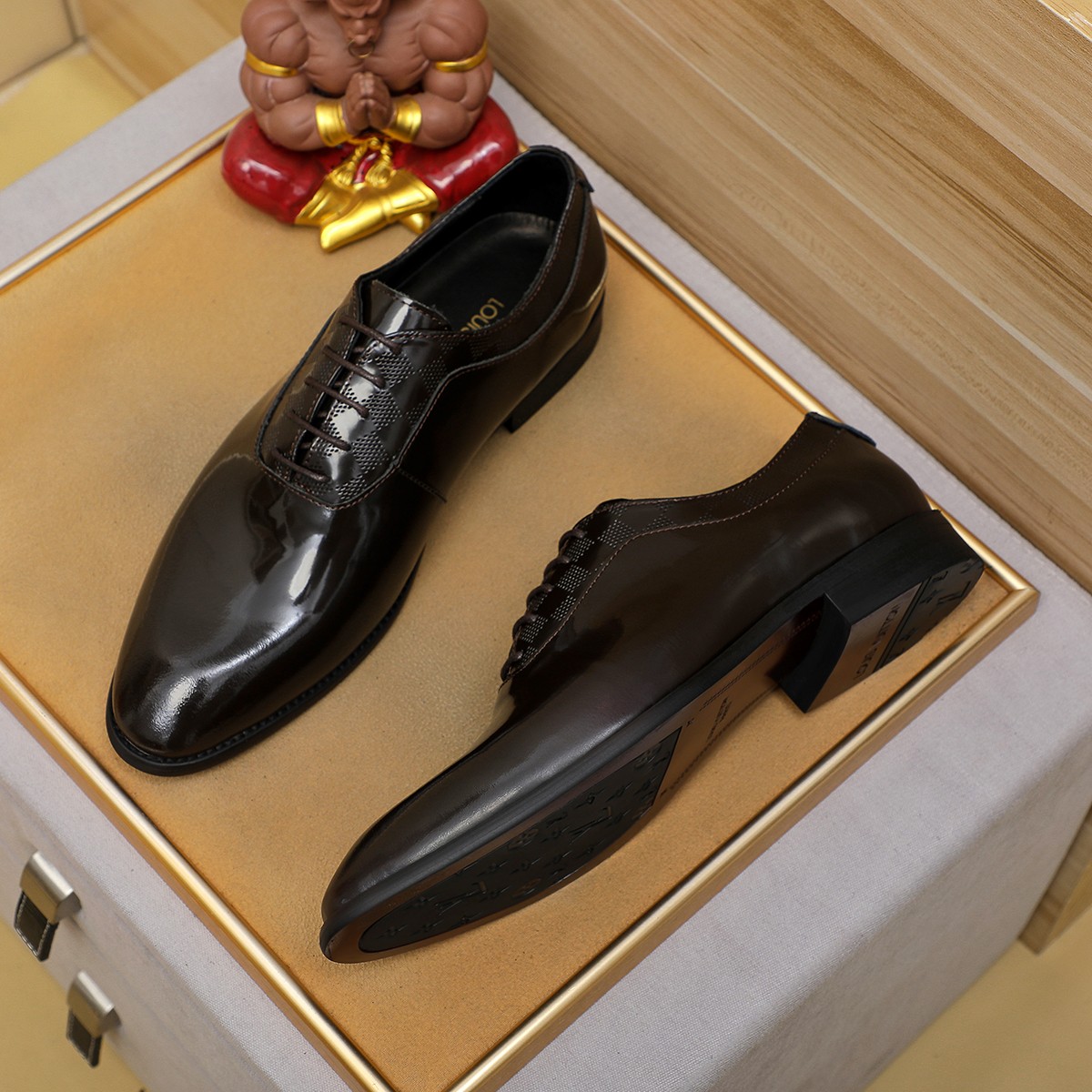LV shoe