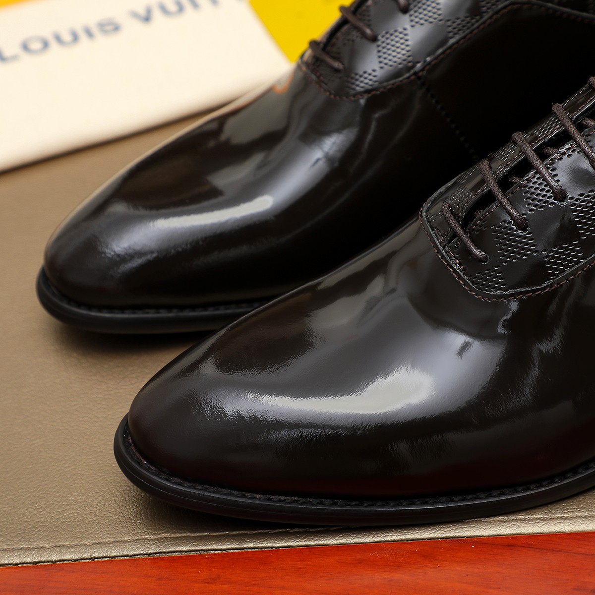 LV shoe
