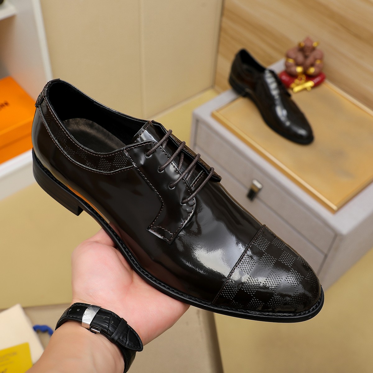 LV shoe