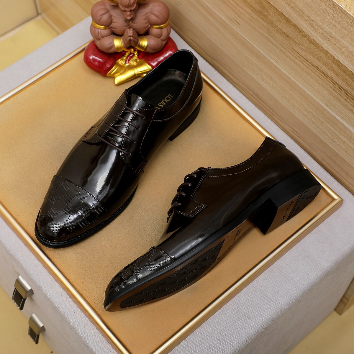 LV shoe