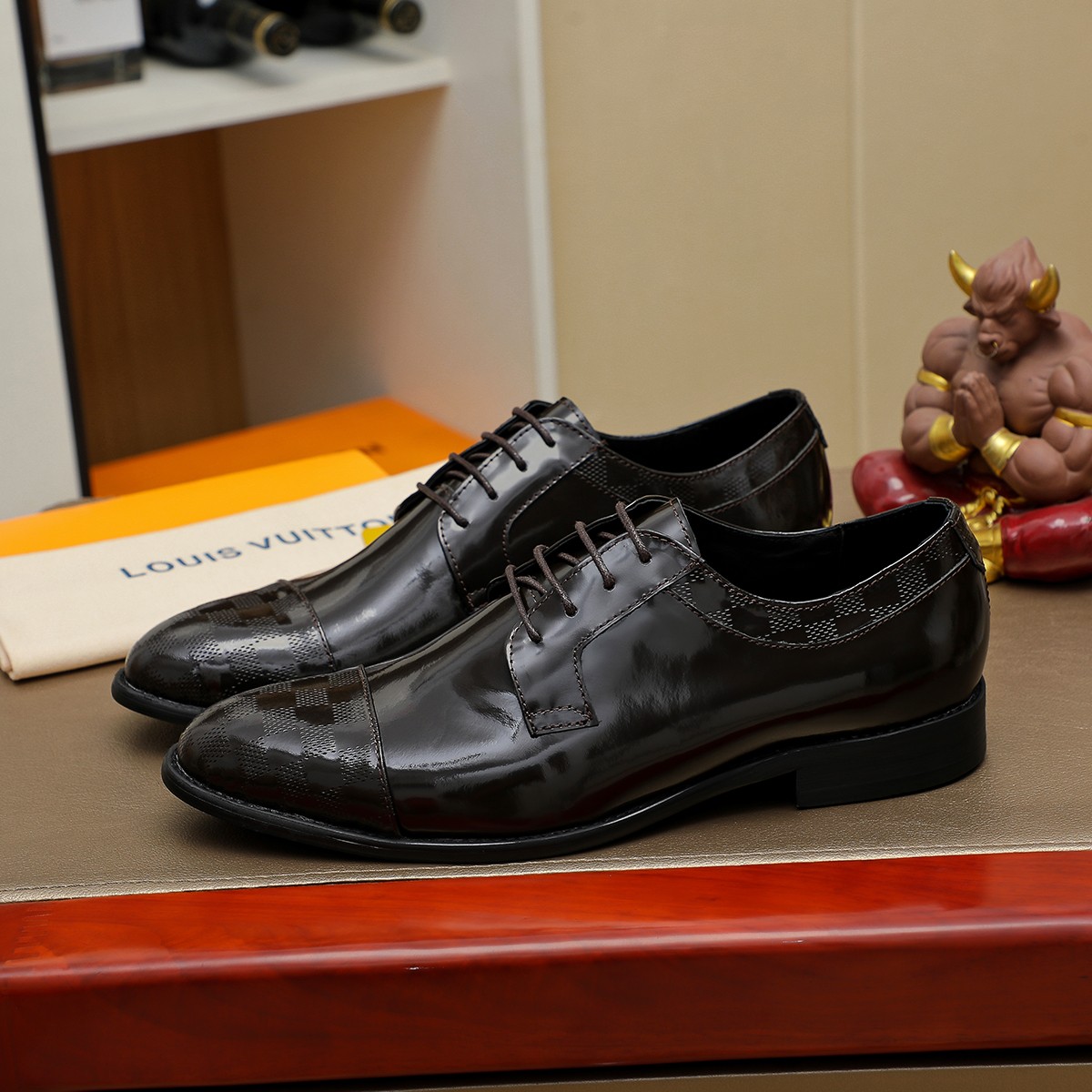 LV shoe