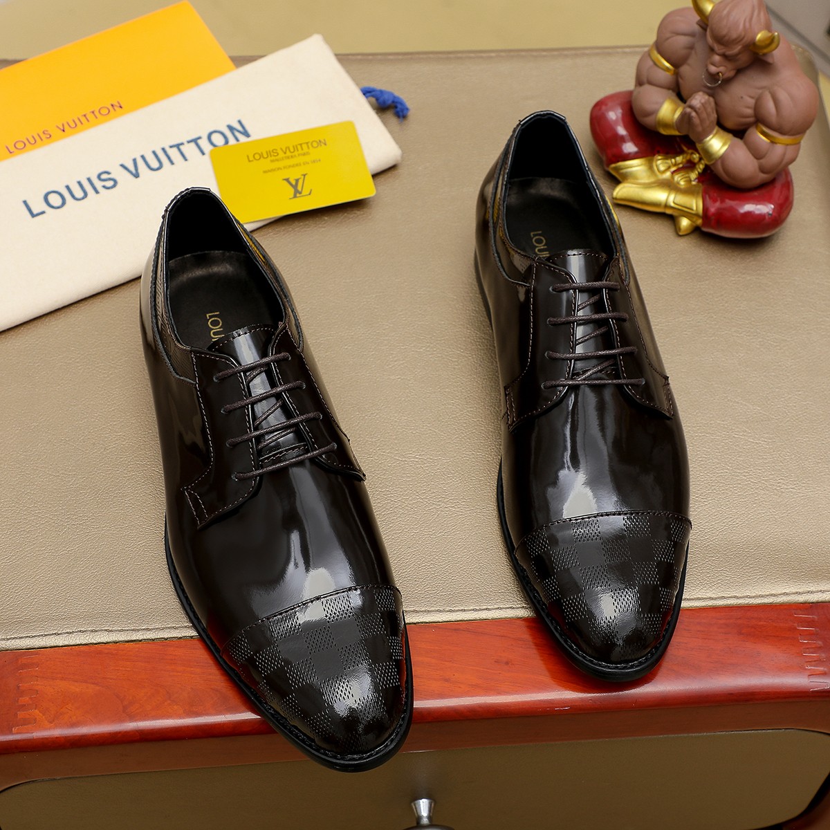 LV shoe