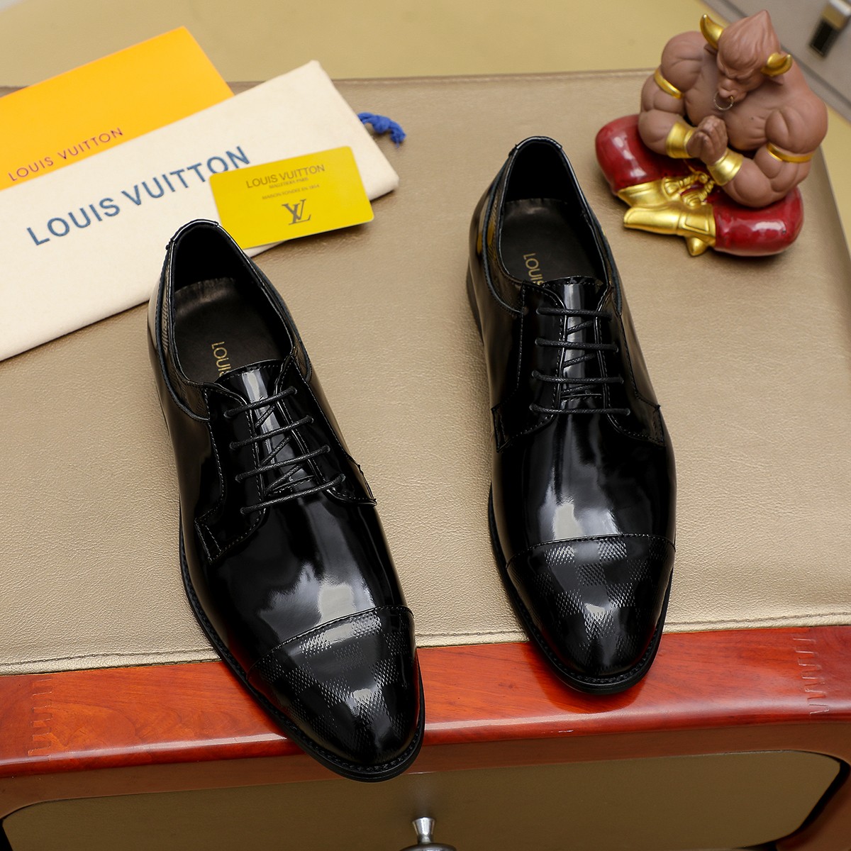 LV shoe