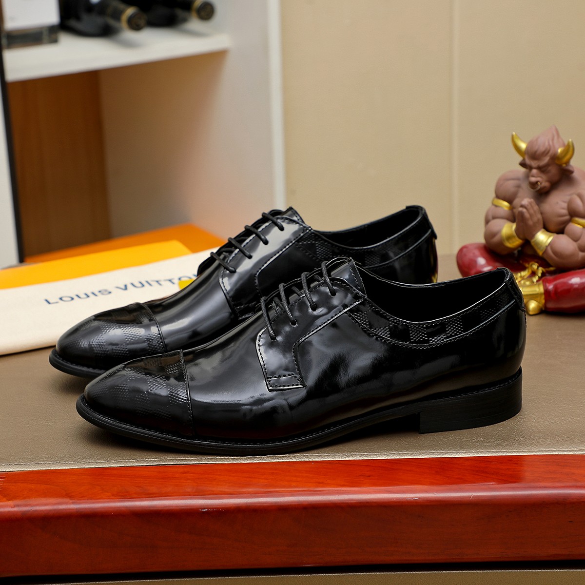 LV shoe