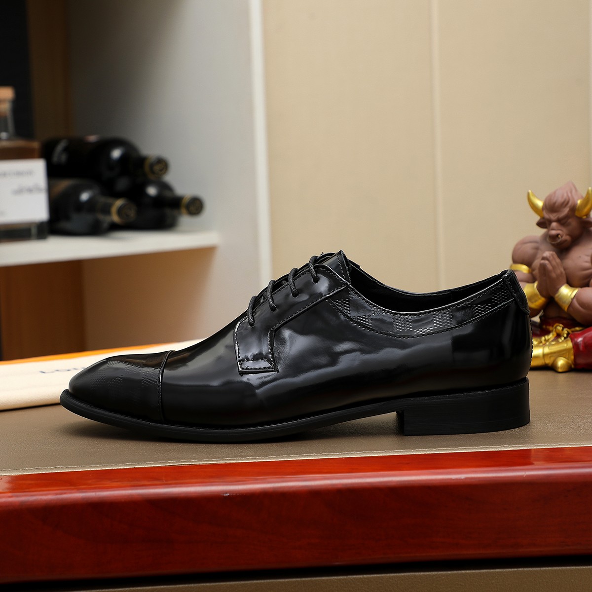 LV shoe