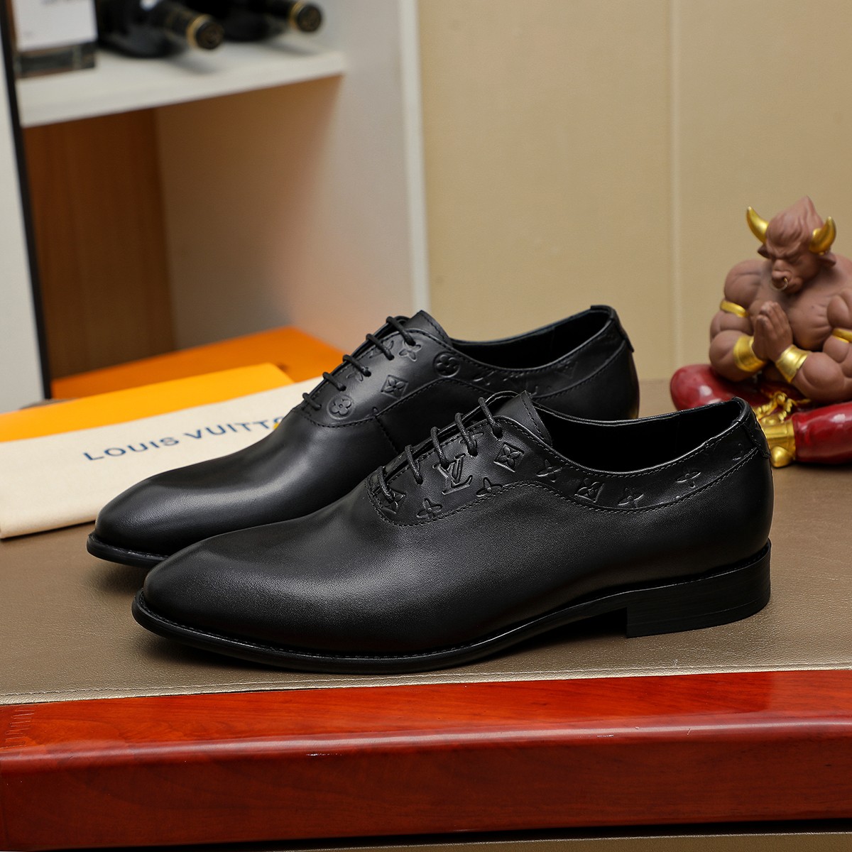 LV shoe