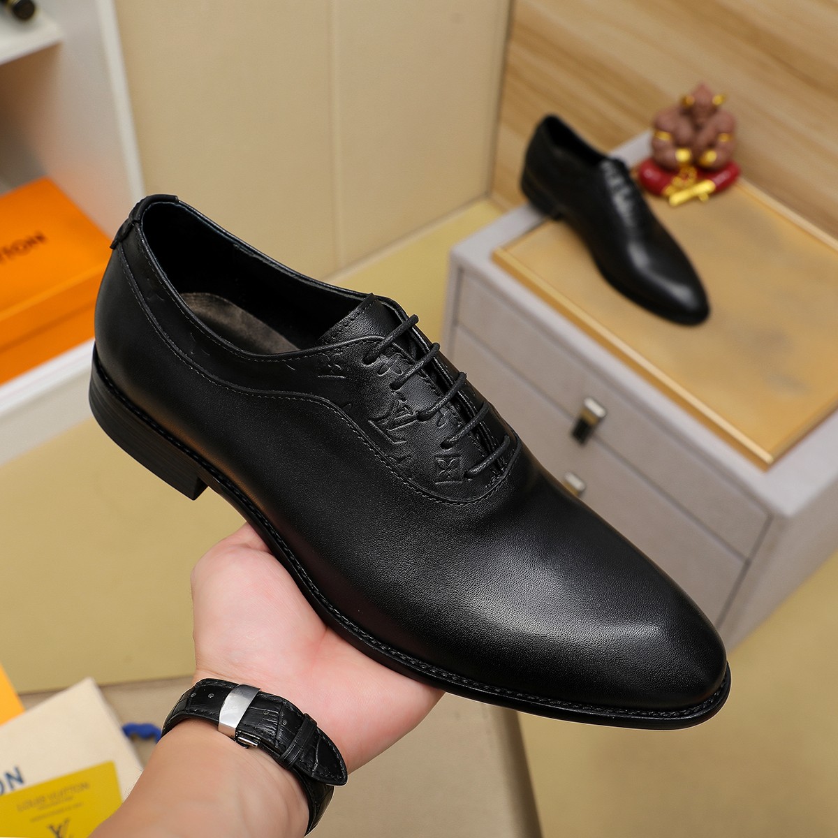 LV shoe