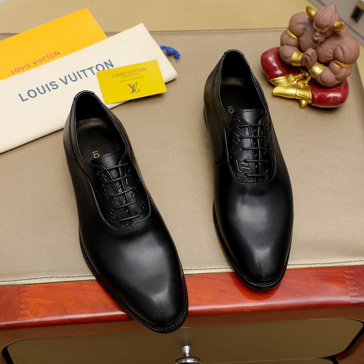 LV shoe