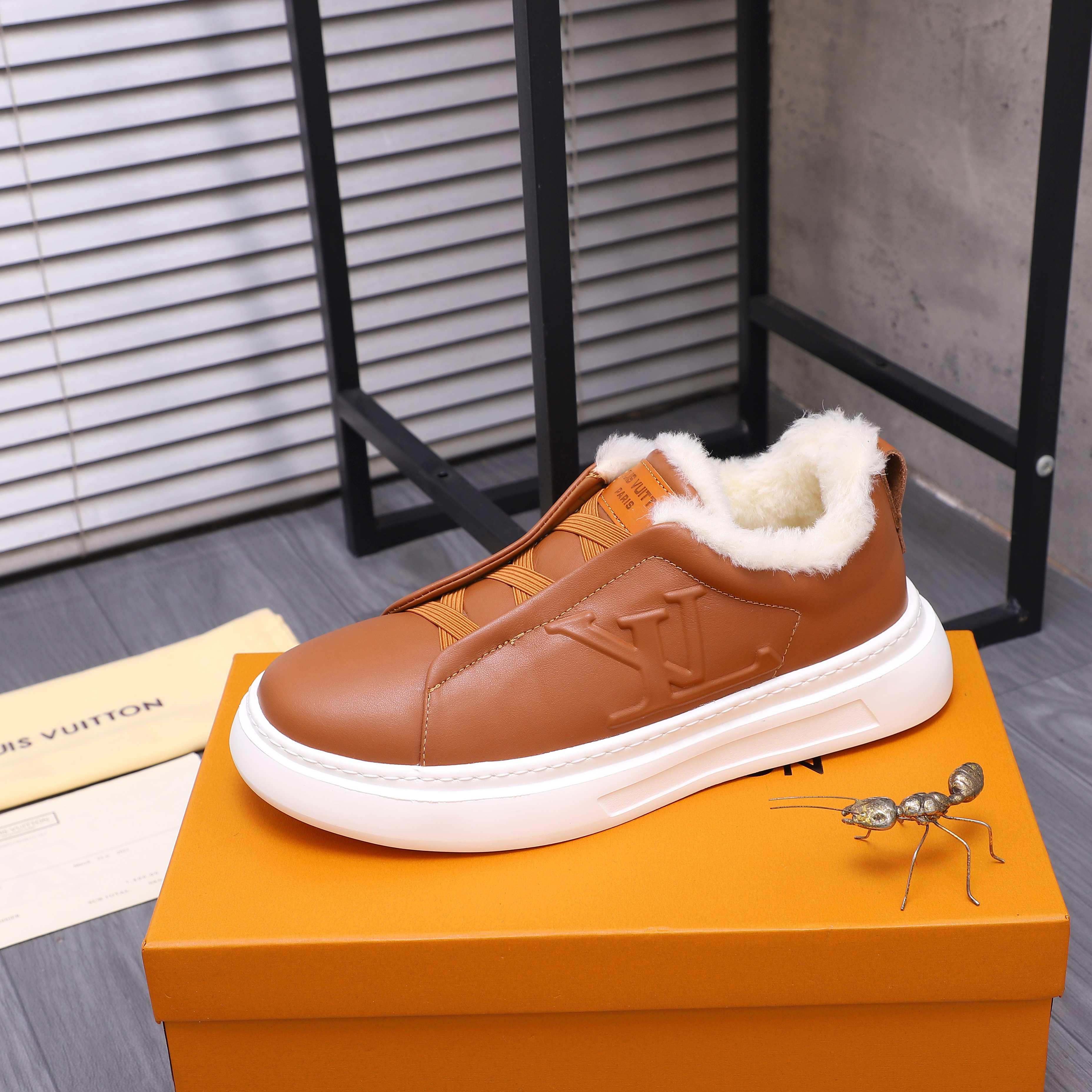 LV shoe