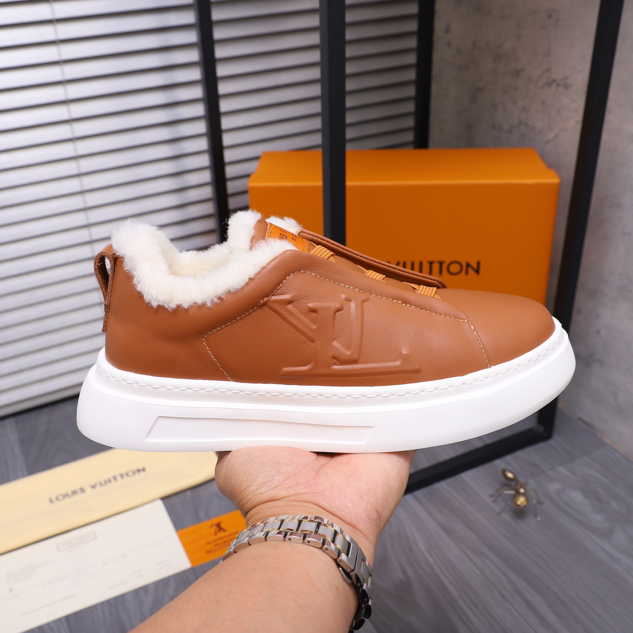 LV shoe