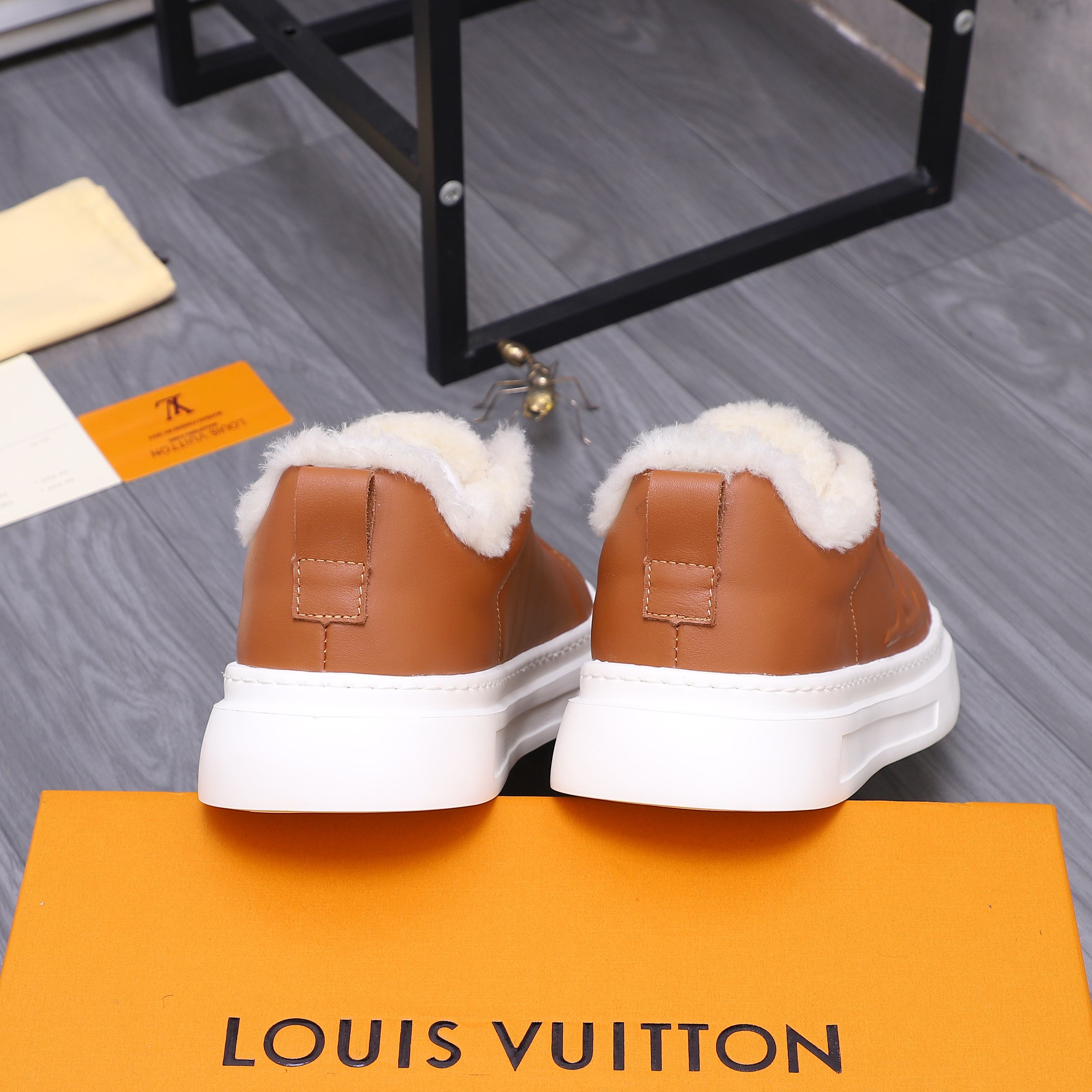 LV shoe