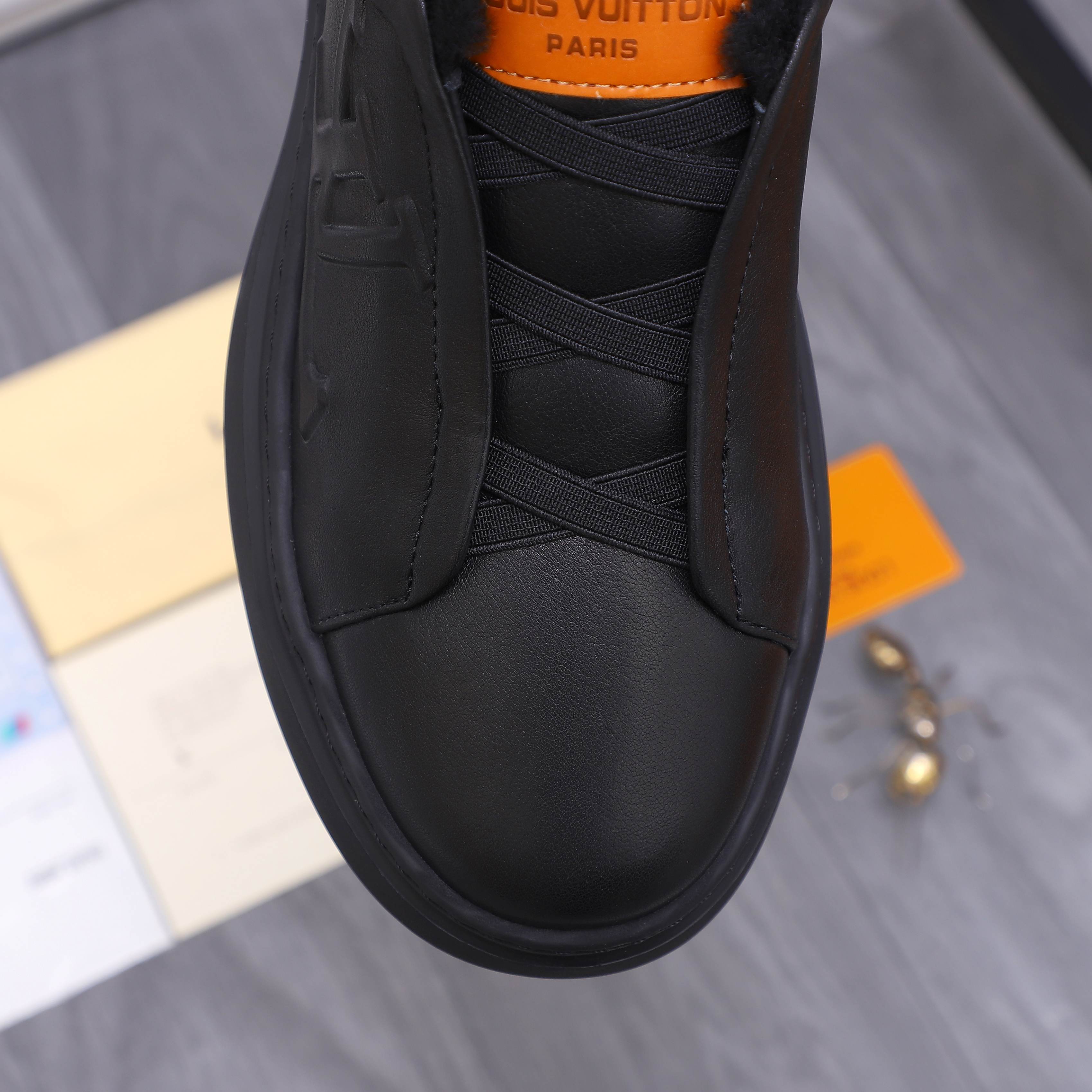 LV shoe
