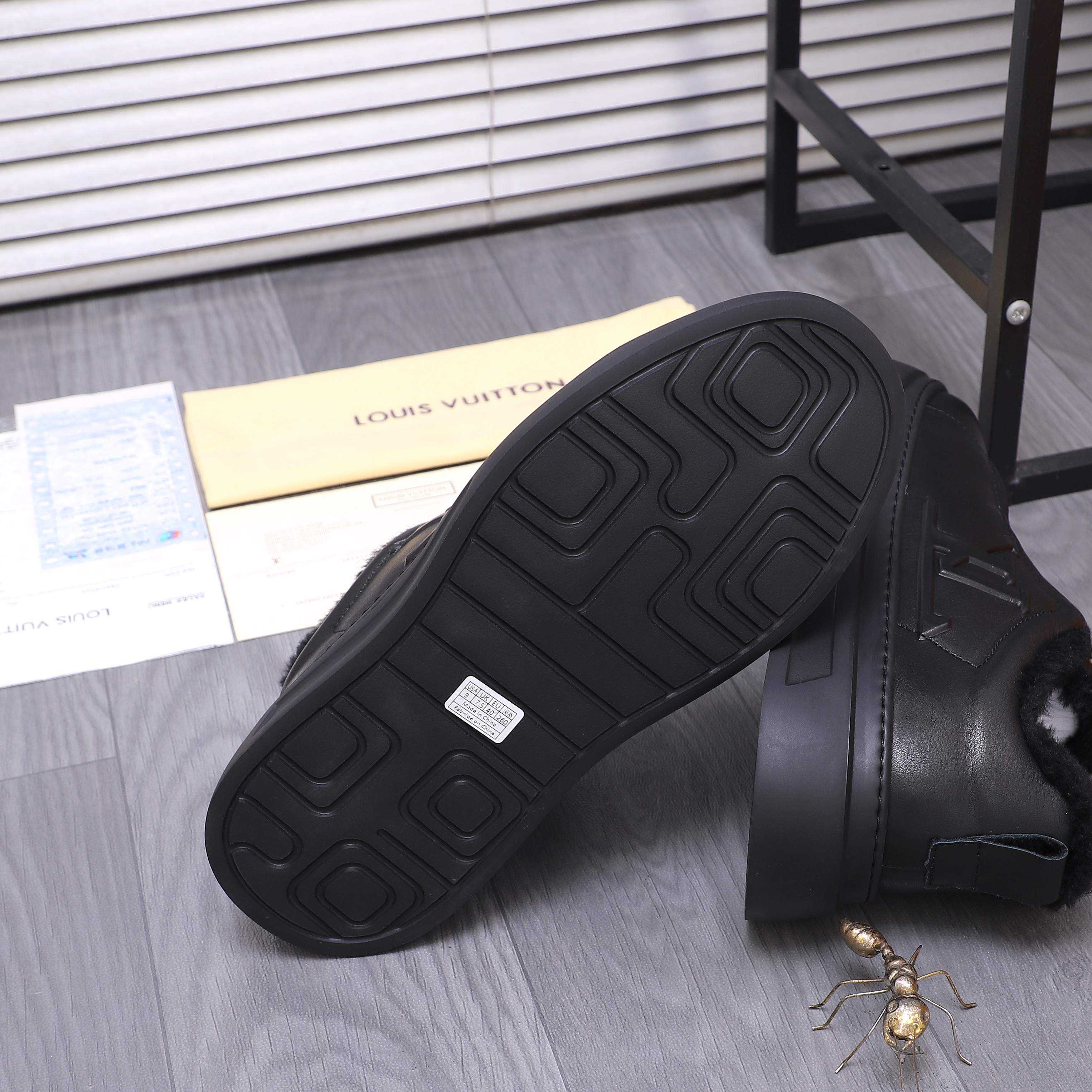 LV shoe
