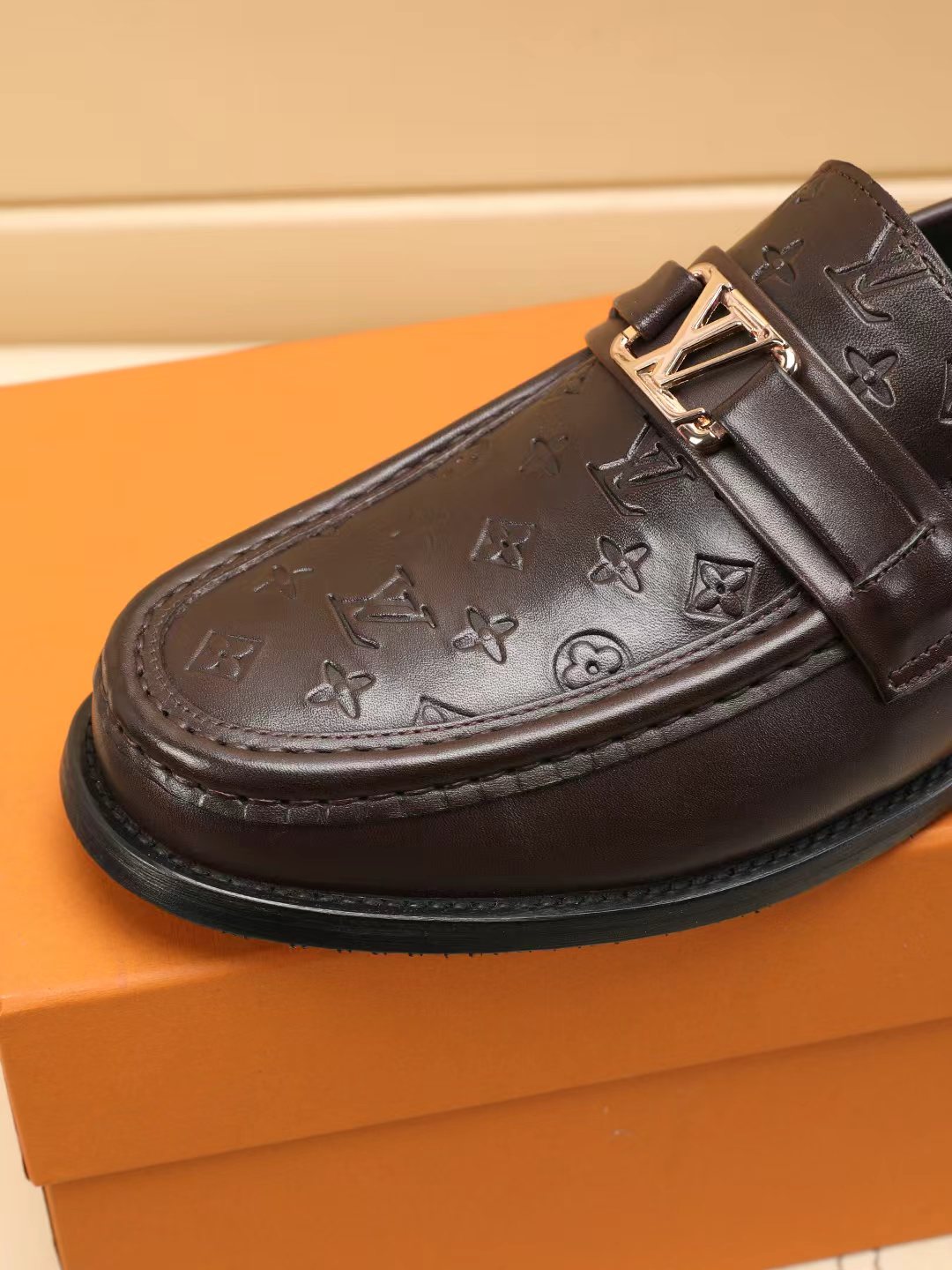 LV shoe