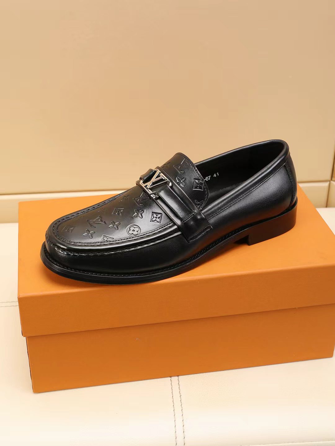 LV shoe