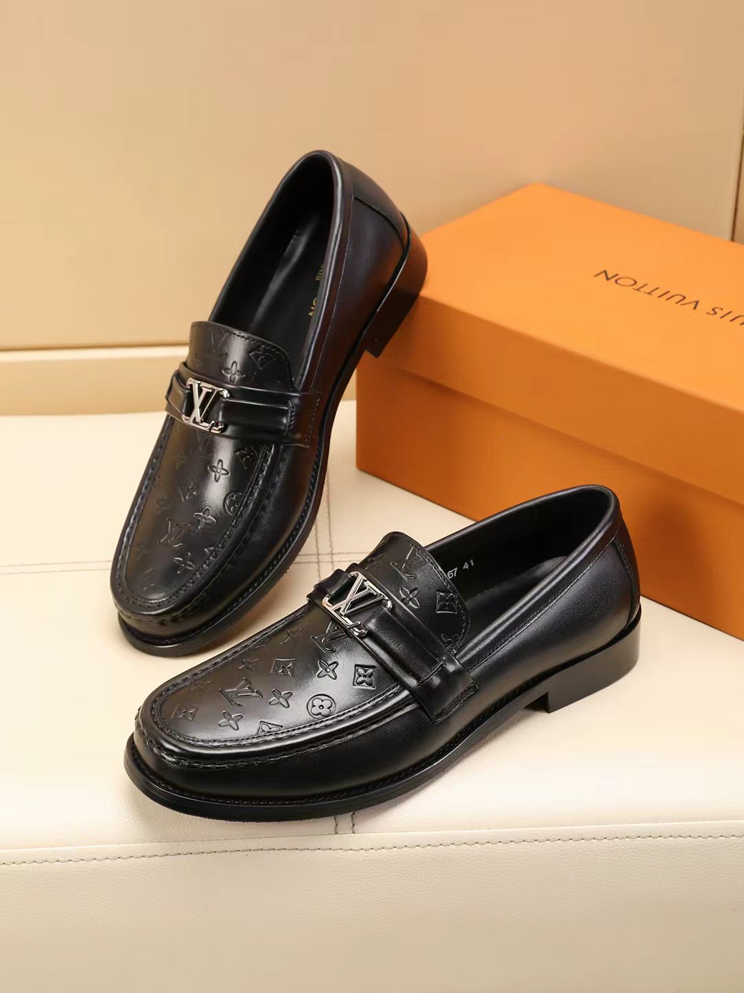 LV shoe