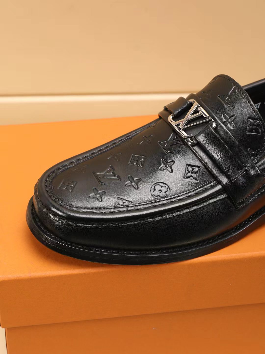 LV shoe