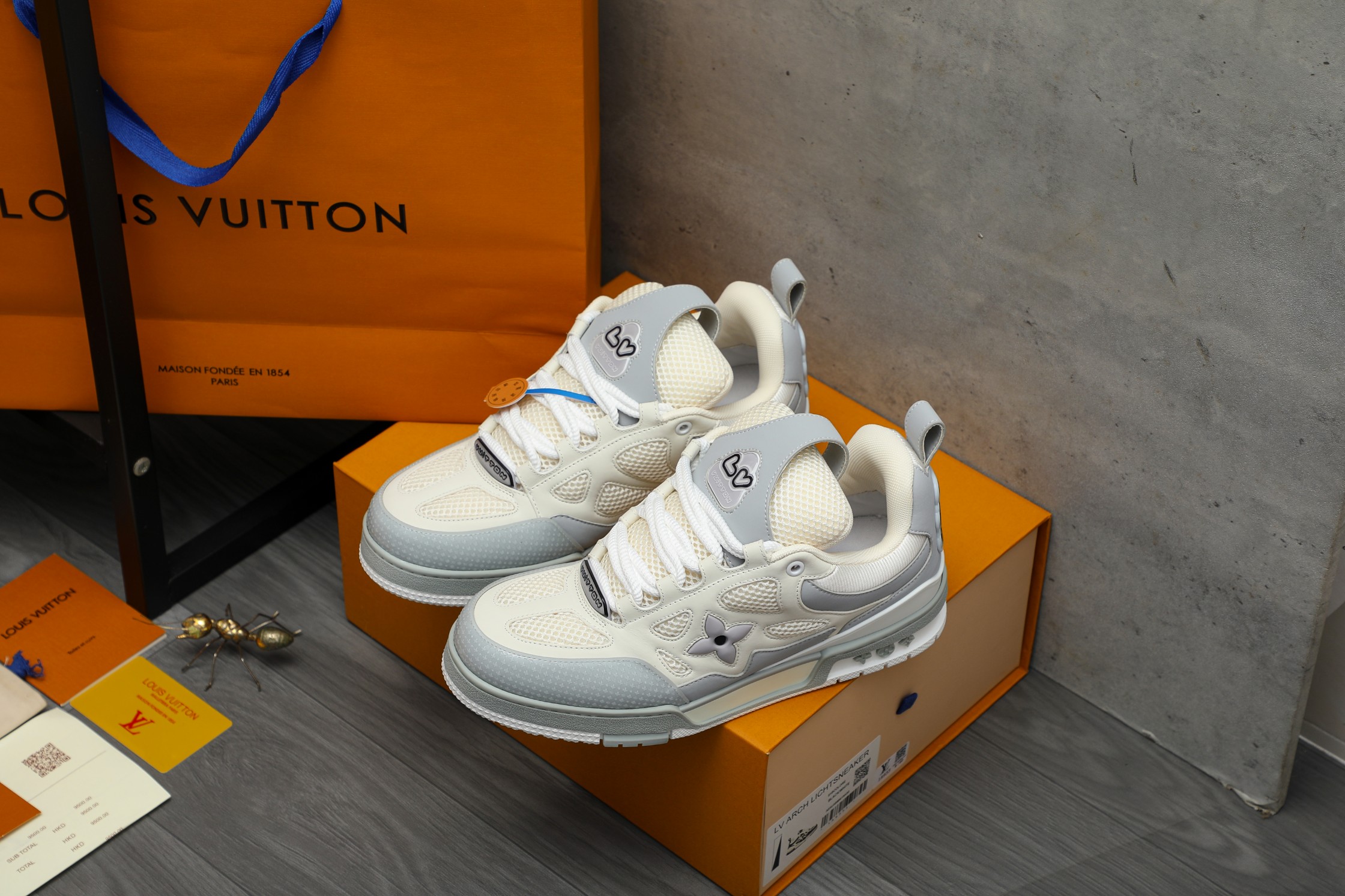 LV shoe