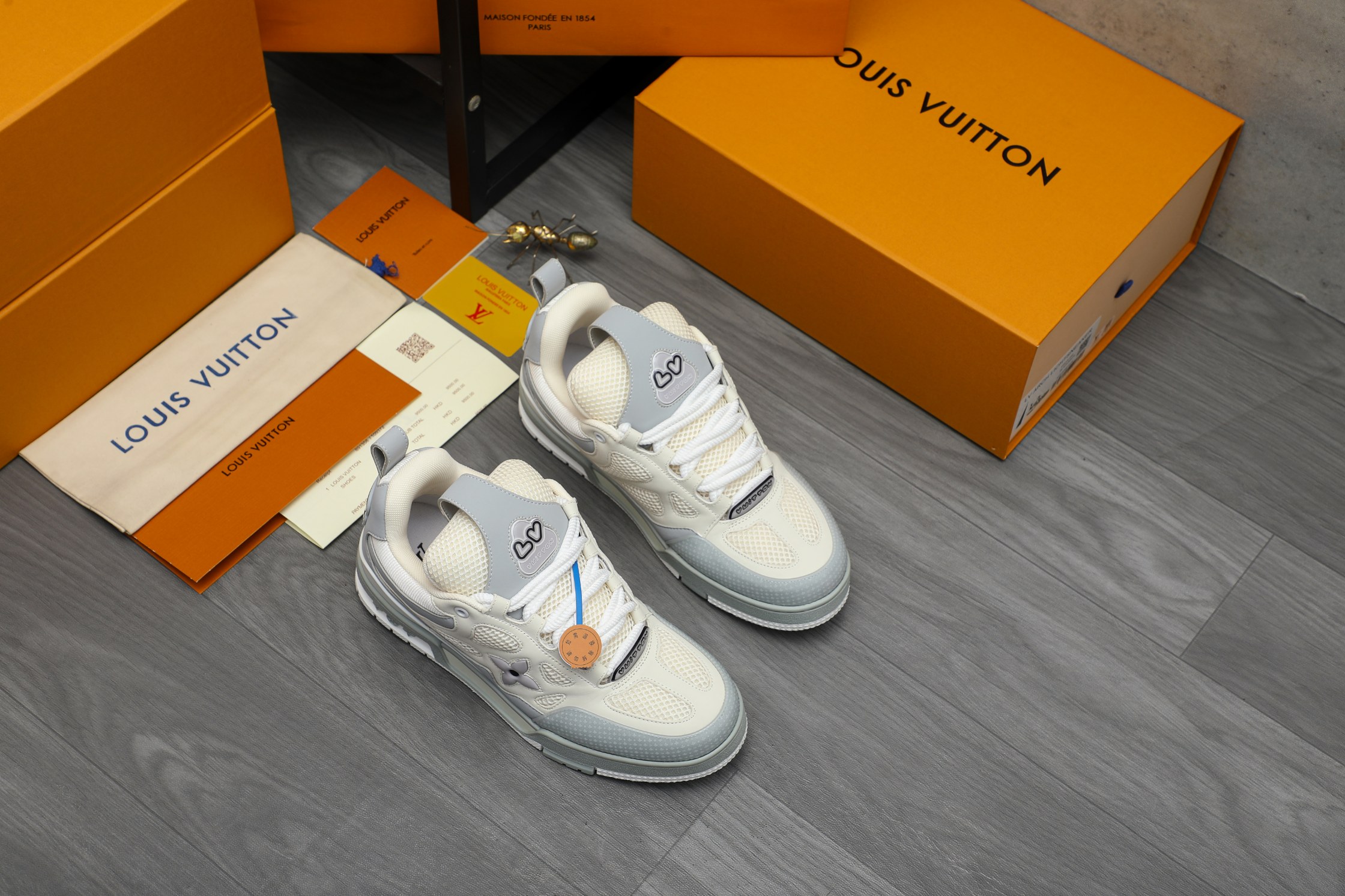 LV shoe