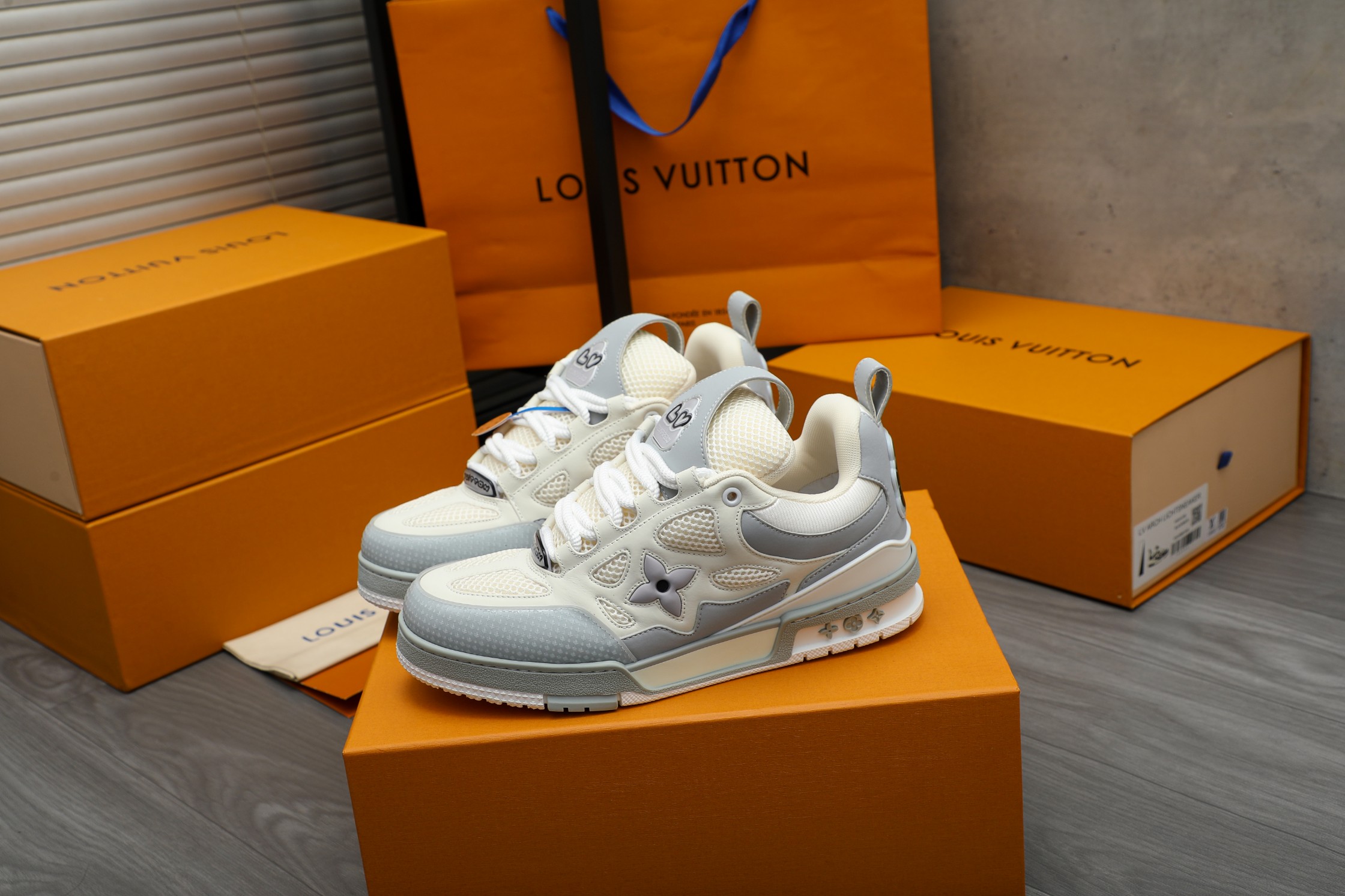 LV shoe