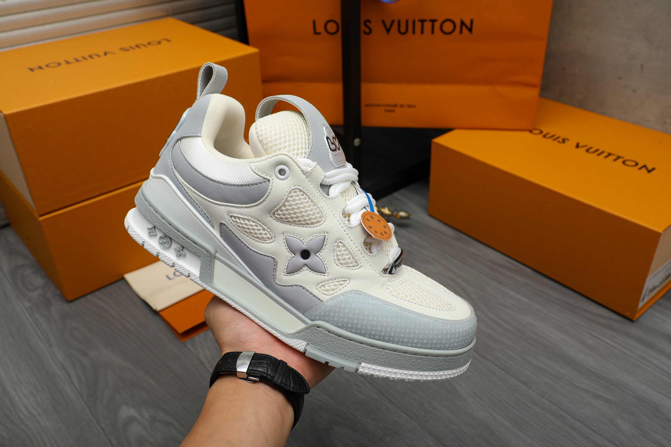 LV shoe