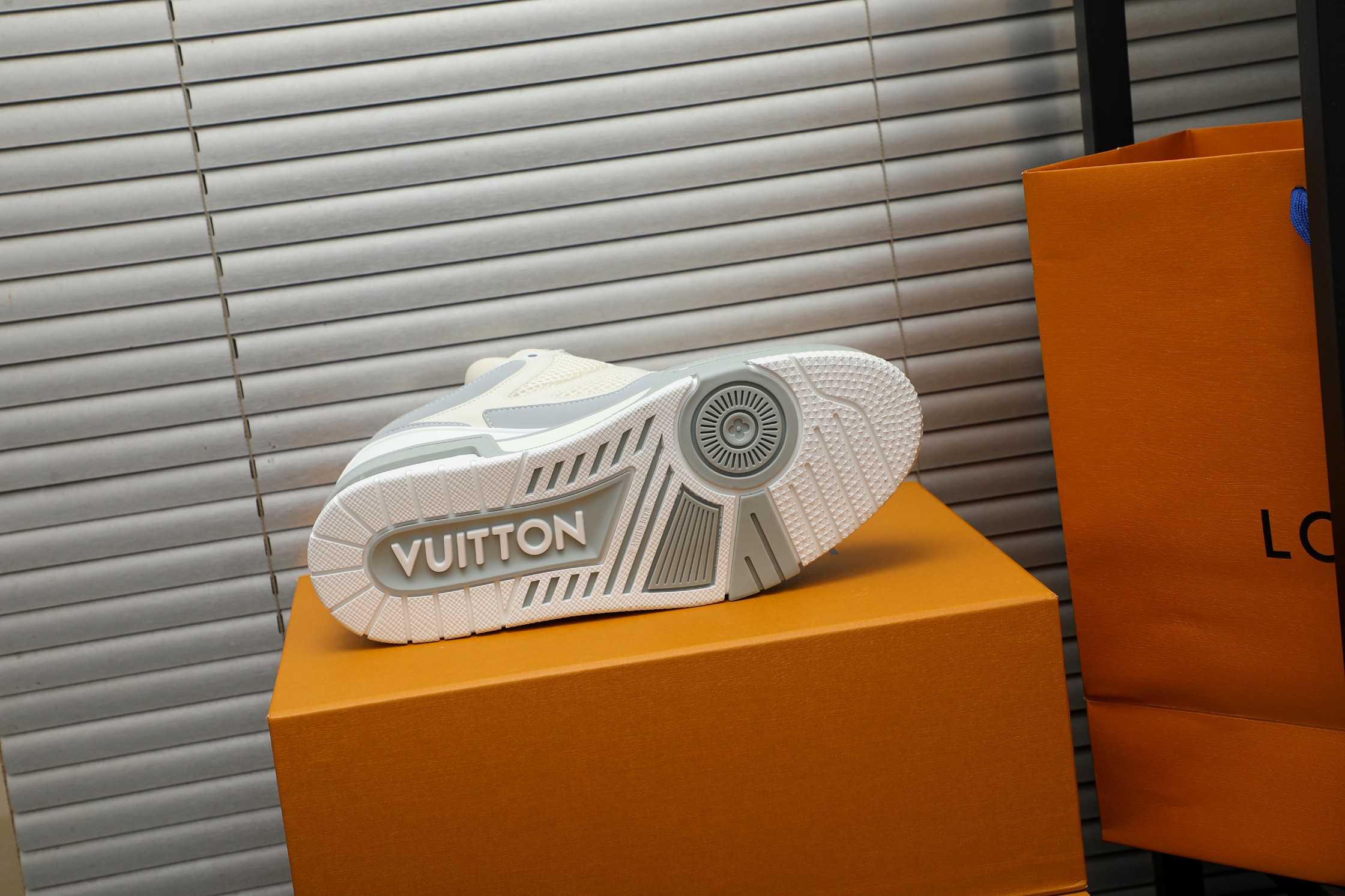LV shoe