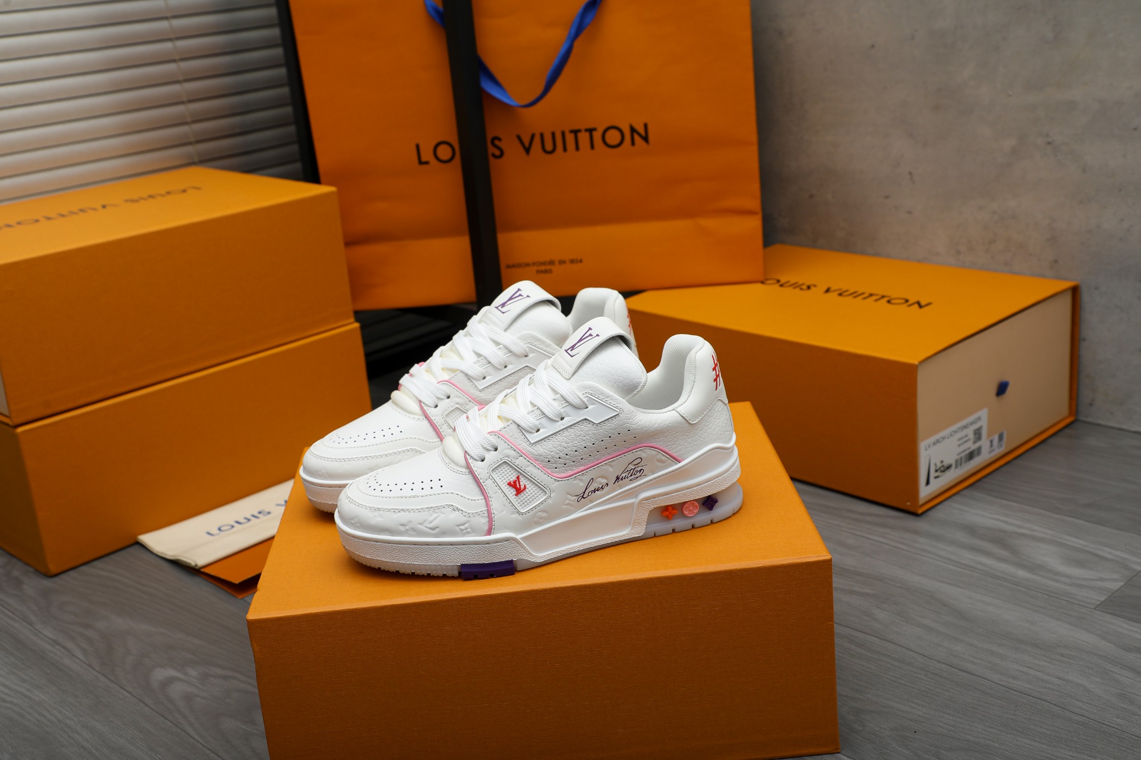 LV shoe
