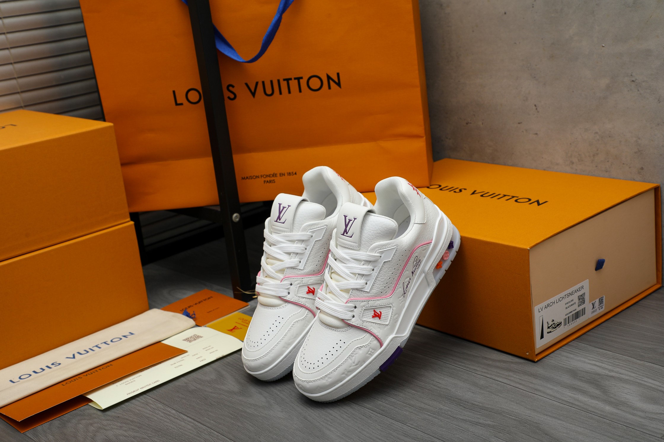 LV shoe