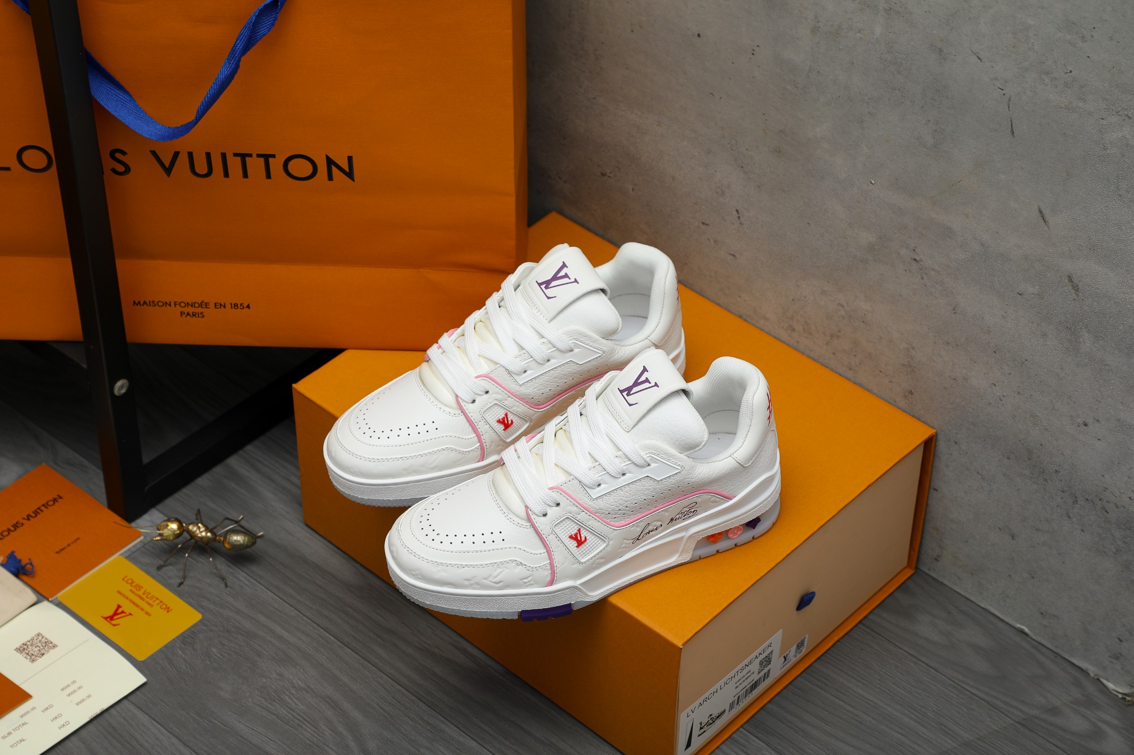 LV shoe